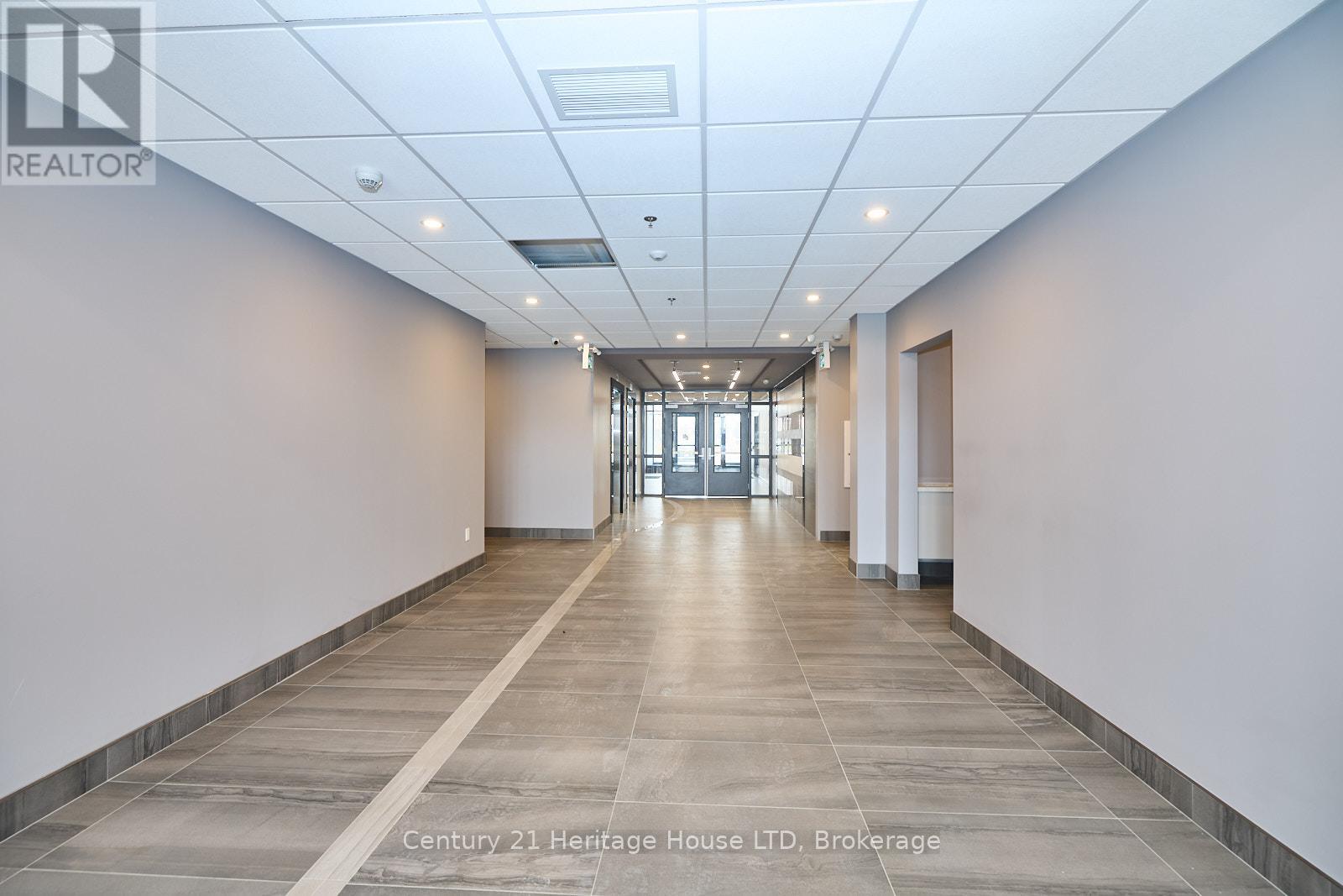 203 - 300b Fourth Avenue, St. Catharines (459 - Ridley), Ontario  L2S 0E6 - Photo 3 - X11999566