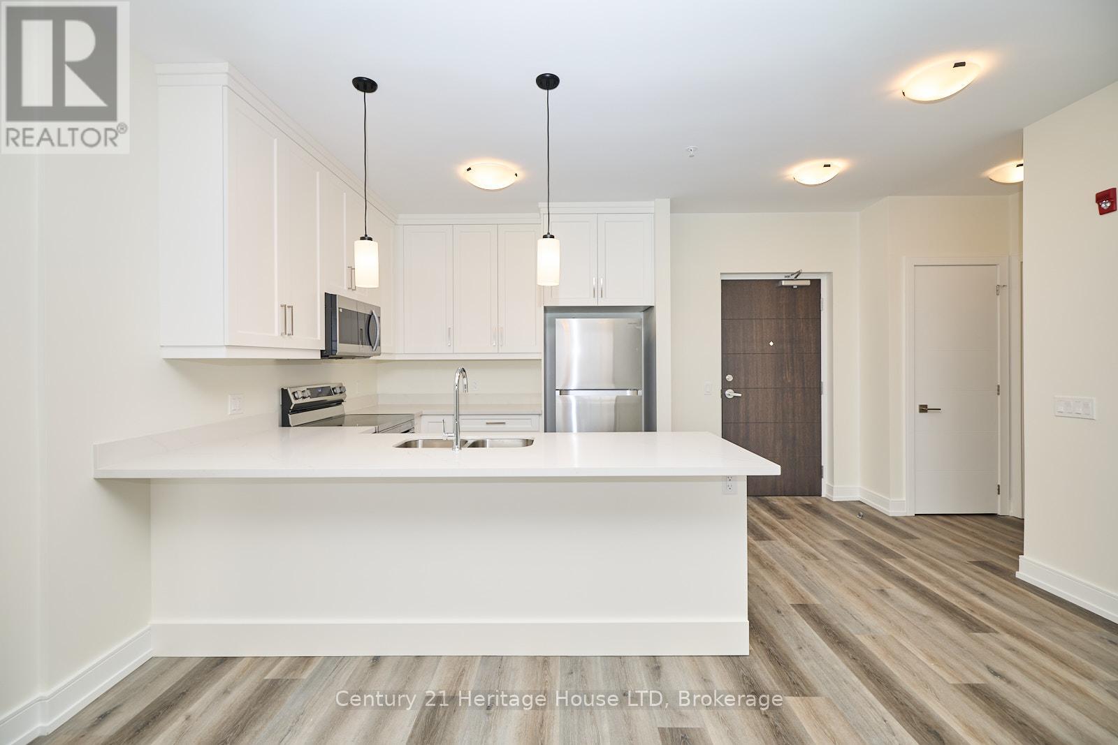 203 - 300b Fourth Avenue, St. Catharines (459 - Ridley), Ontario  L2S 0E6 - Photo 7 - X11999566