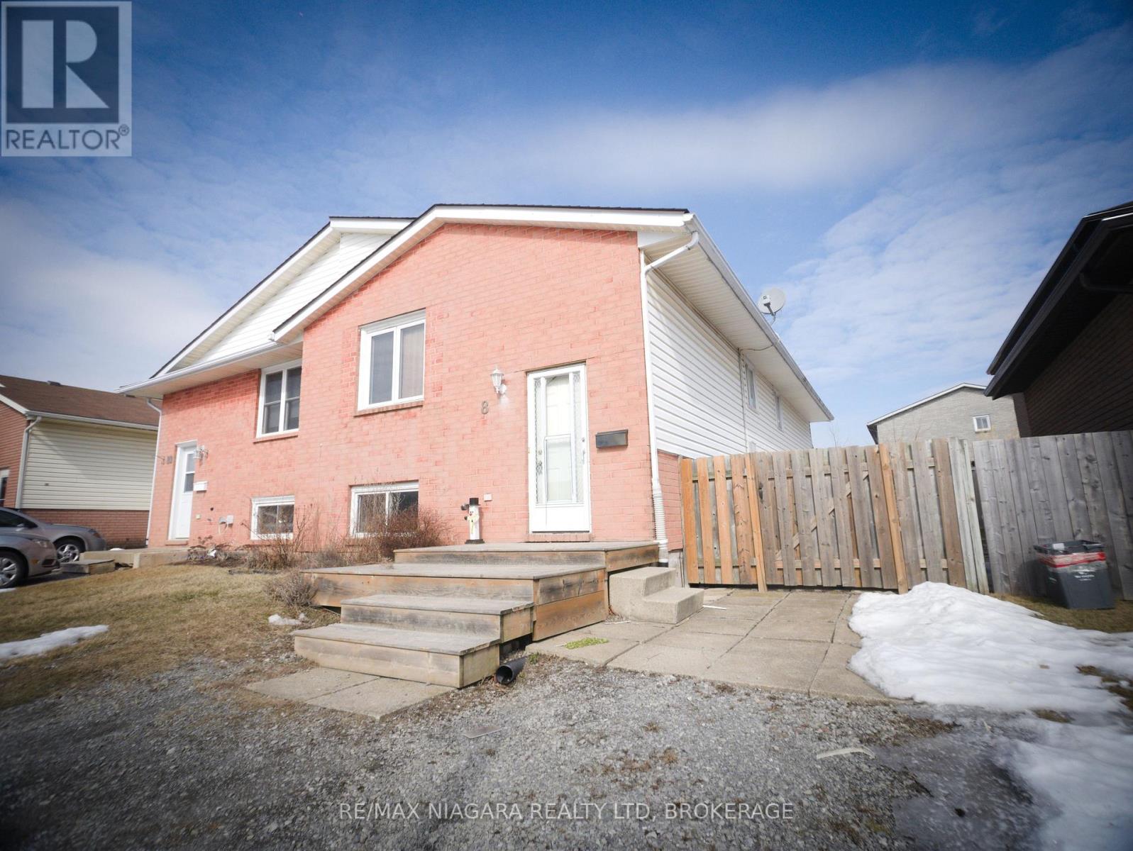 8 BRIARSDALE CRESCENT, welland, Ontario