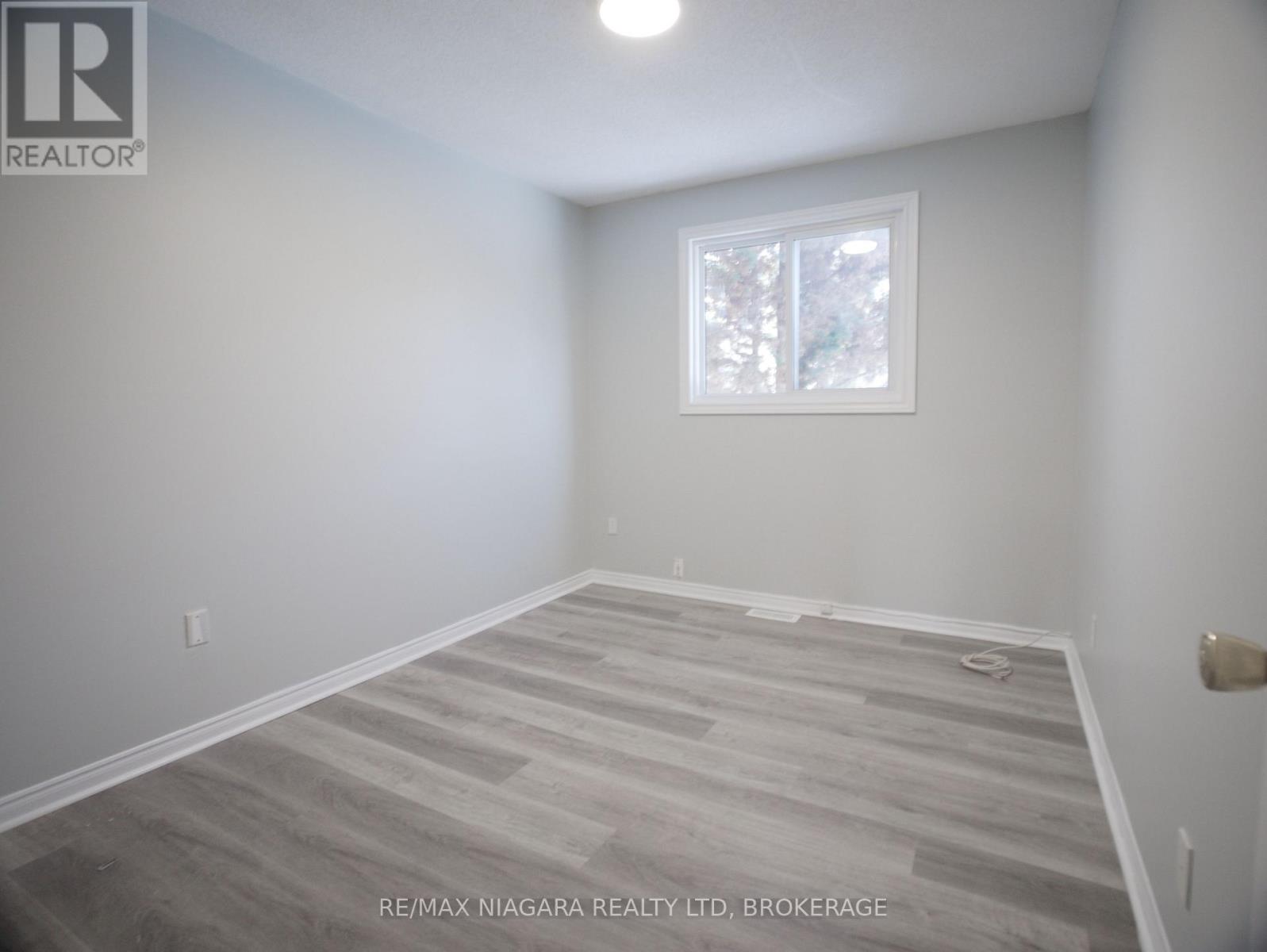 8 Briarsdale Crescent, Welland, Ontario  L3C 6R8 - Photo 11 - X12002458