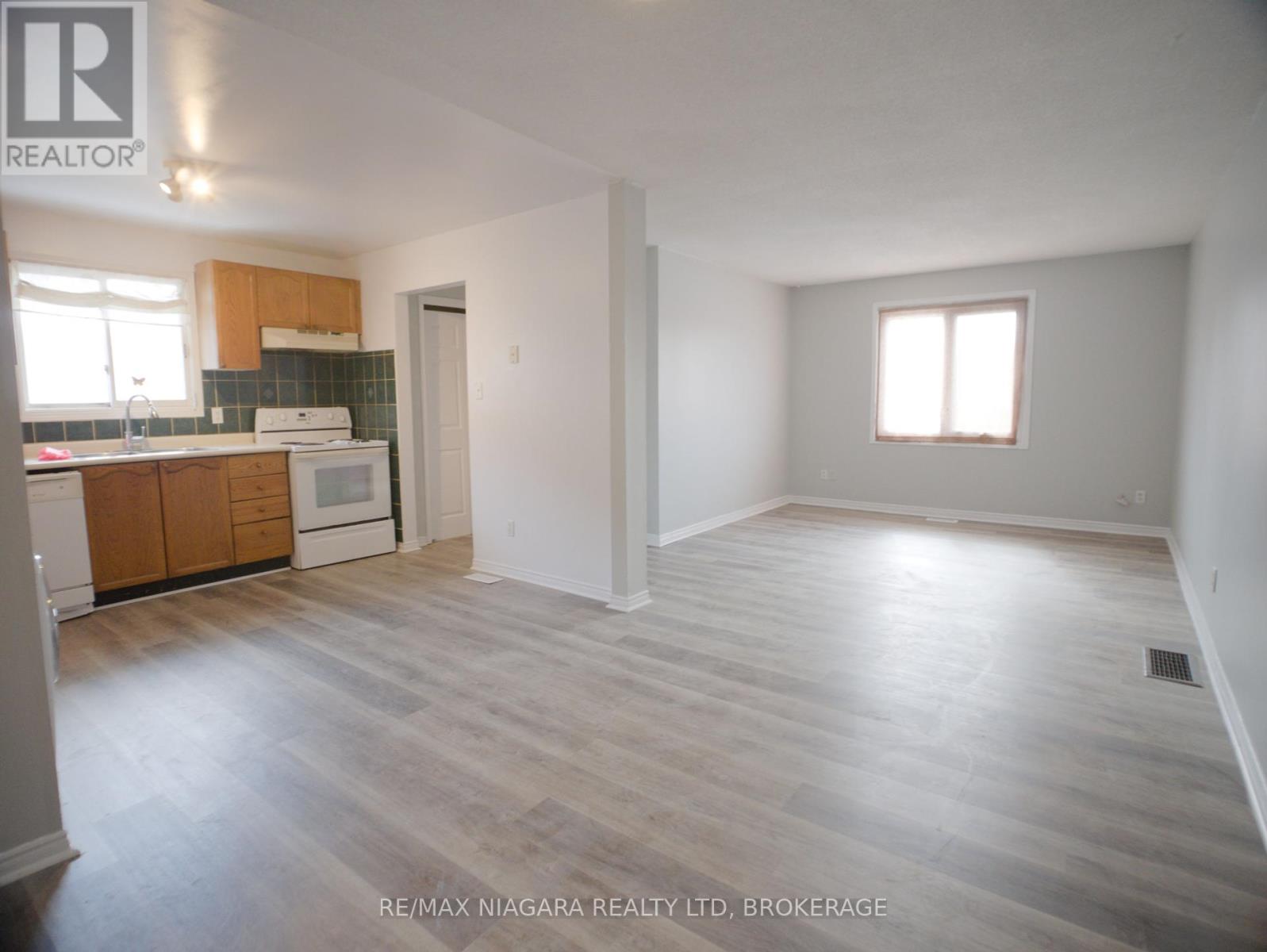 8 Briarsdale Crescent, Welland, Ontario  L3C 6R8 - Photo 13 - X12002458