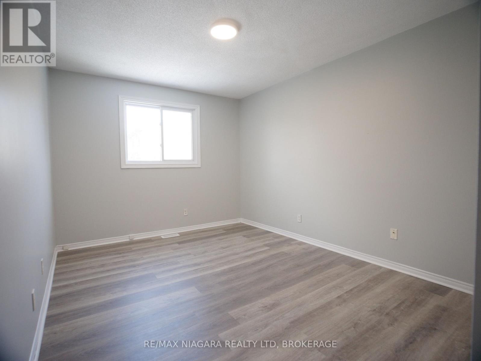 8 Briarsdale Crescent, Welland, Ontario  L3C 6R8 - Photo 9 - X12002458