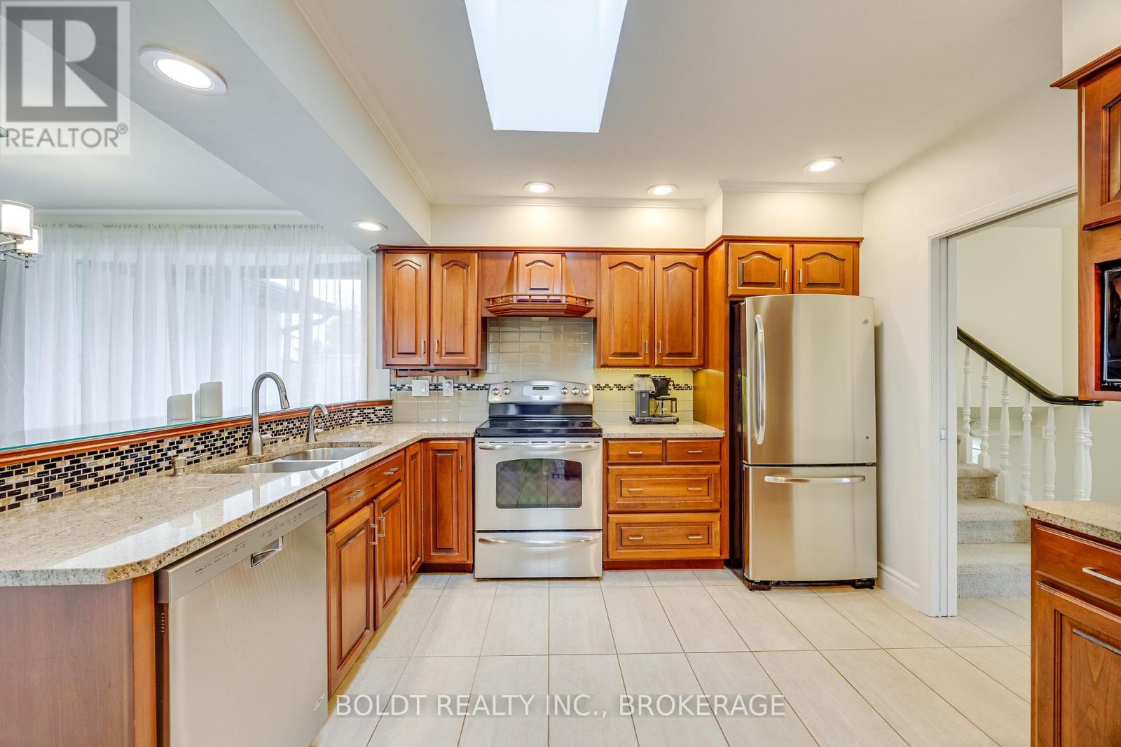8143 Sarah Street, Niagara Falls (223 - Chippawa), Ontario  L2G 6T9 - Photo 12 - X12006576