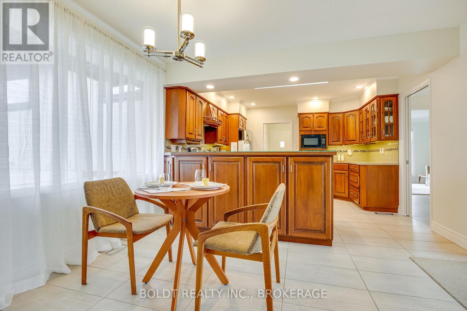 8143 Sarah Street, Niagara Falls (223 - Chippawa), Ontario  L2G 6T9 - Photo 16 - X12006576