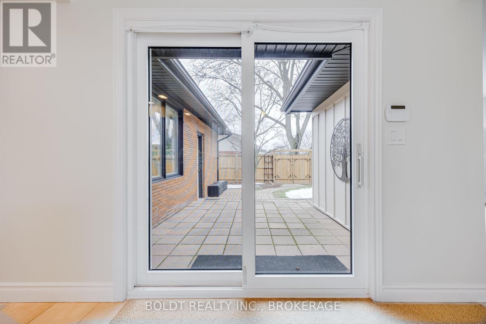 8143 Sarah Street, Niagara Falls (223 - Chippawa), Ontario  L2G 6T9 - Photo 17 - X12006576