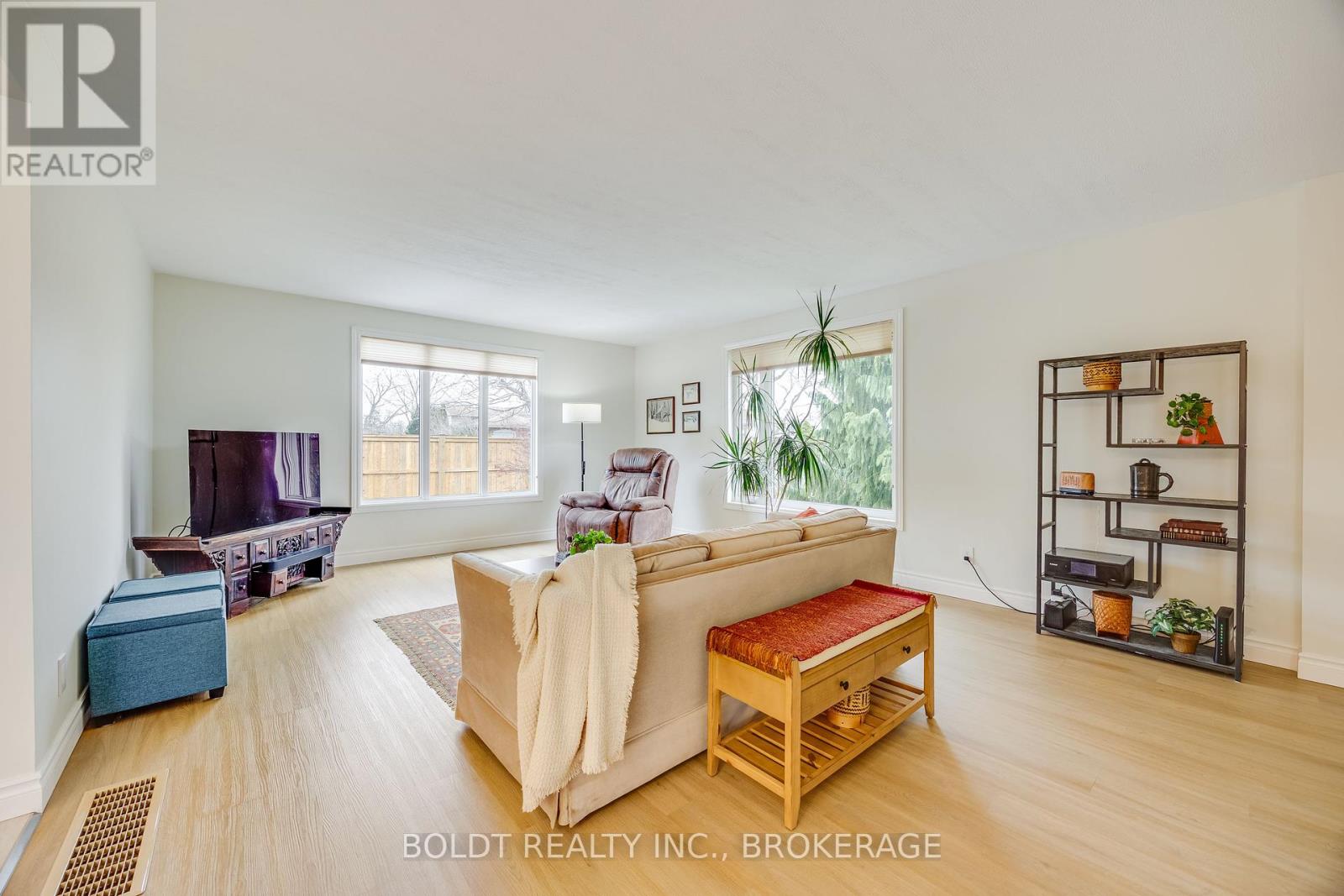 8143 Sarah Street, Niagara Falls (223 - Chippawa), Ontario  L2G 6T9 - Photo 18 - X12006576