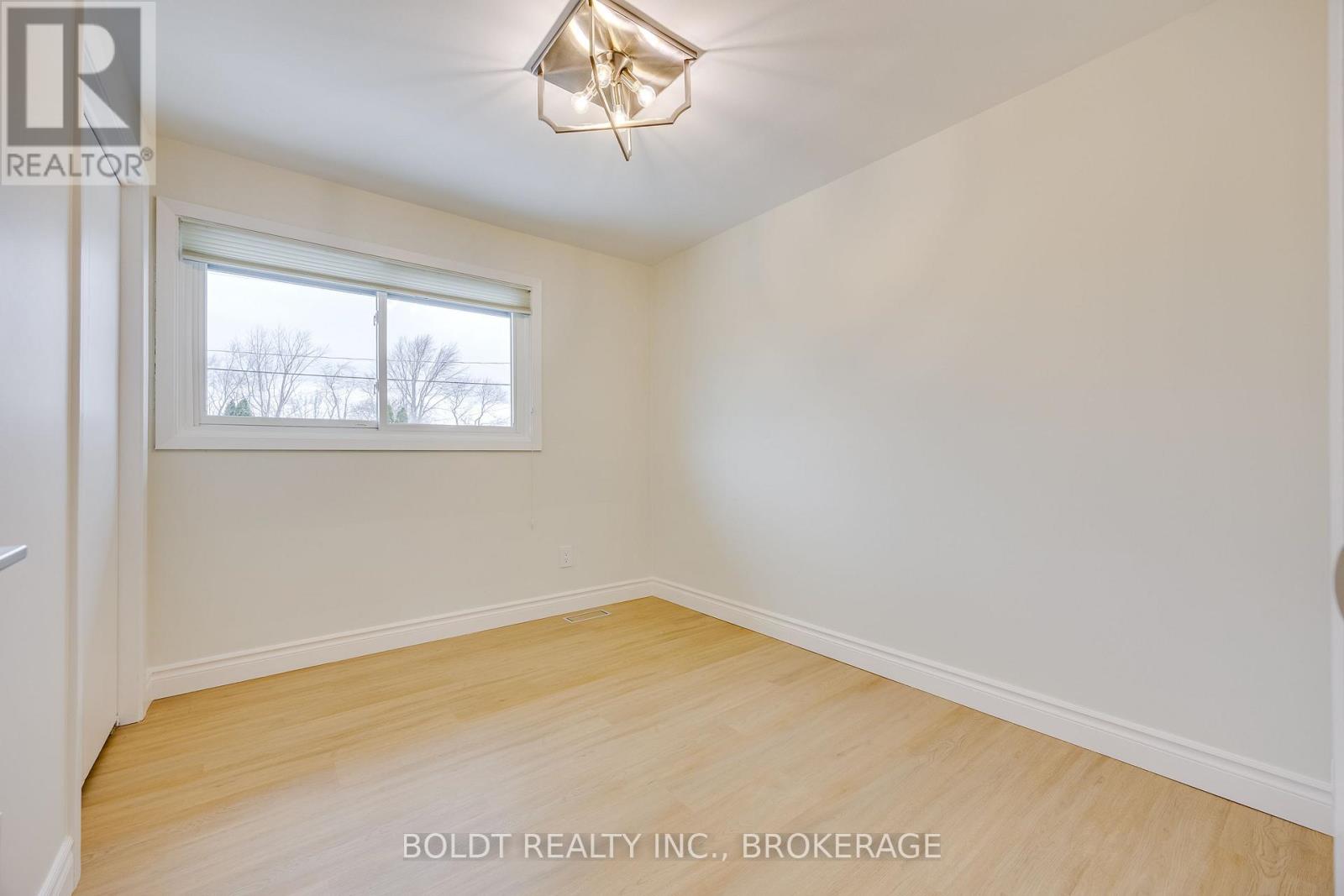 8143 Sarah Street, Niagara Falls (223 - Chippawa), Ontario  L2G 6T9 - Photo 25 - X12006576