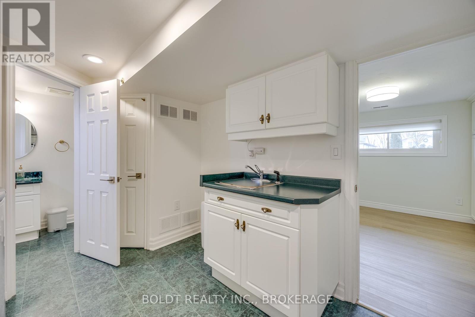 8143 Sarah Street, Niagara Falls (223 - Chippawa), Ontario  L2G 6T9 - Photo 32 - X12006576