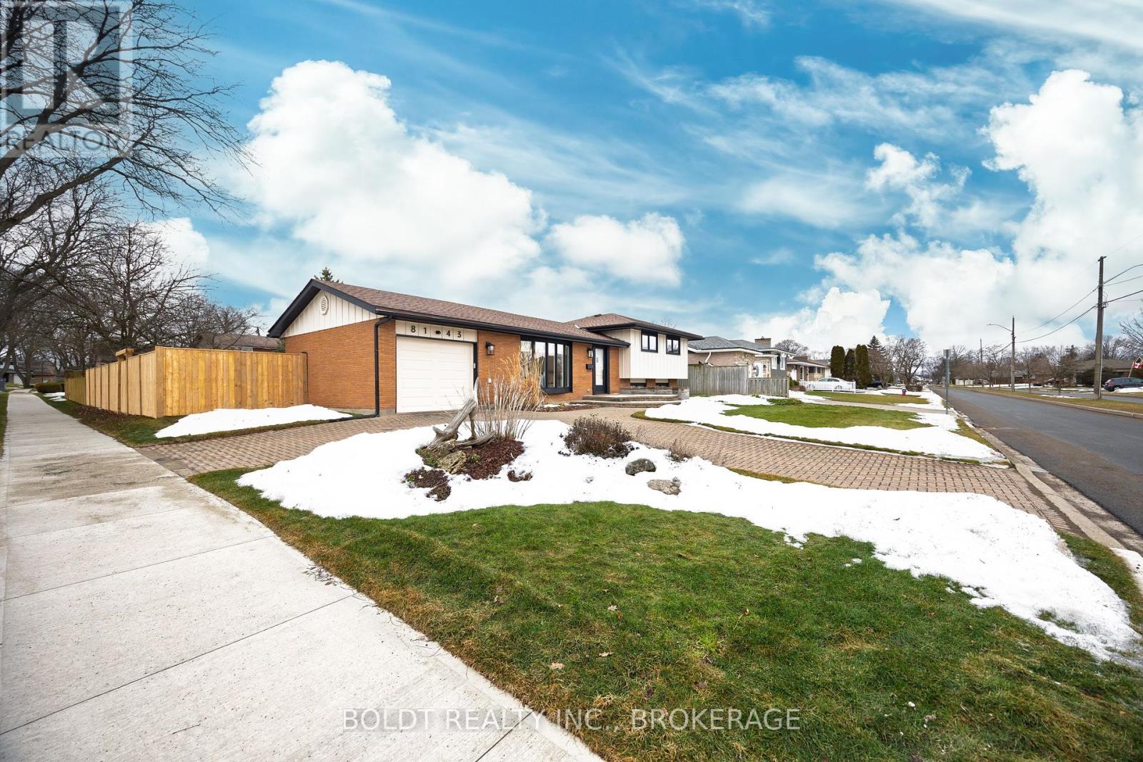 8143 Sarah Street, Niagara Falls (223 - Chippawa), Ontario  L2G 6T9 - Photo 5 - X12006576
