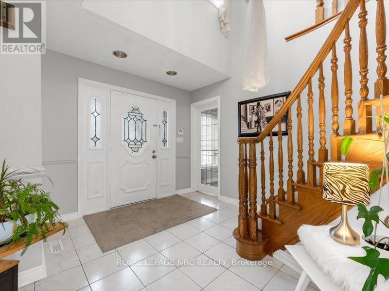 358 Grantham Avenue, St. Catharines (444 - Carlton/bunting), Ontario  L2M 5A6 - Photo 3 - X12006705