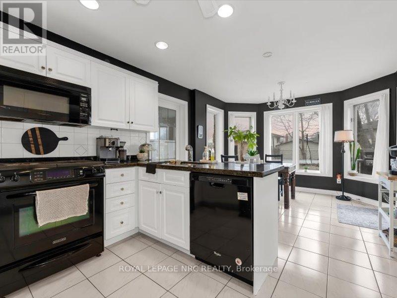 358 Grantham Avenue, St. Catharines (444 - Carlton/bunting), Ontario  L2M 5A6 - Photo 5 - X12006705