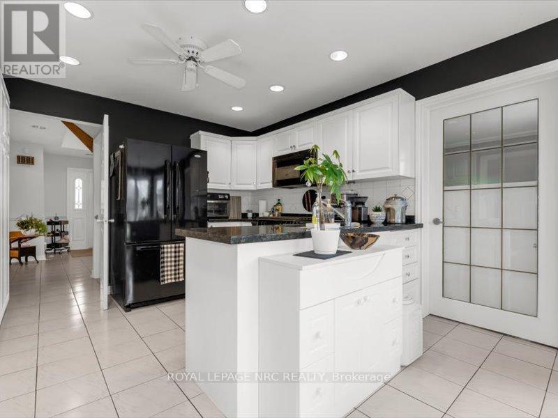 358 Grantham Avenue, St. Catharines (444 - Carlton/bunting), Ontario  L2M 5A6 - Photo 7 - X12006705