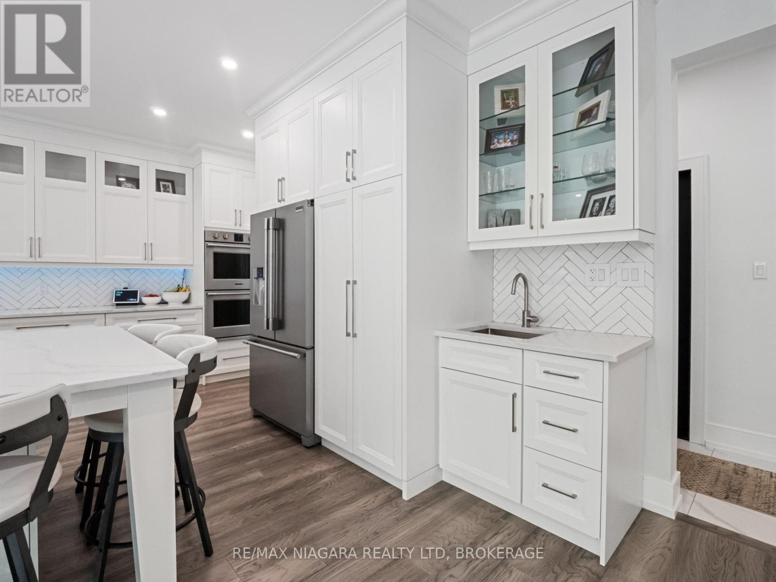 1563 Kingston Road, Fort Erie (334 - Crescent Park), Ontario  L2A 5M4 - Photo 10 - X12006742