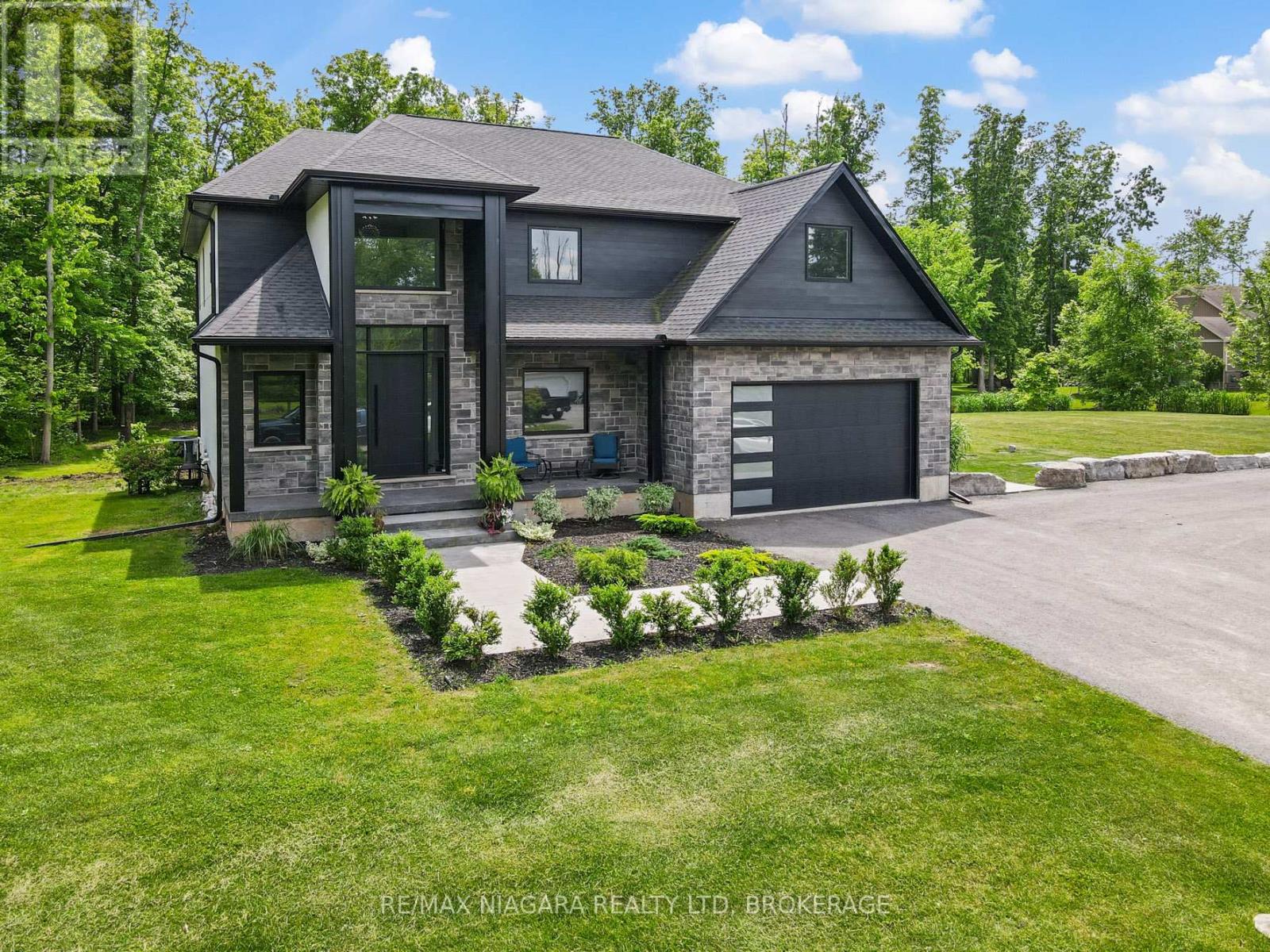1563 Kingston Road, Fort Erie (334 - Crescent Park), Ontario  L2A 5M4 - Photo 3 - X12006742