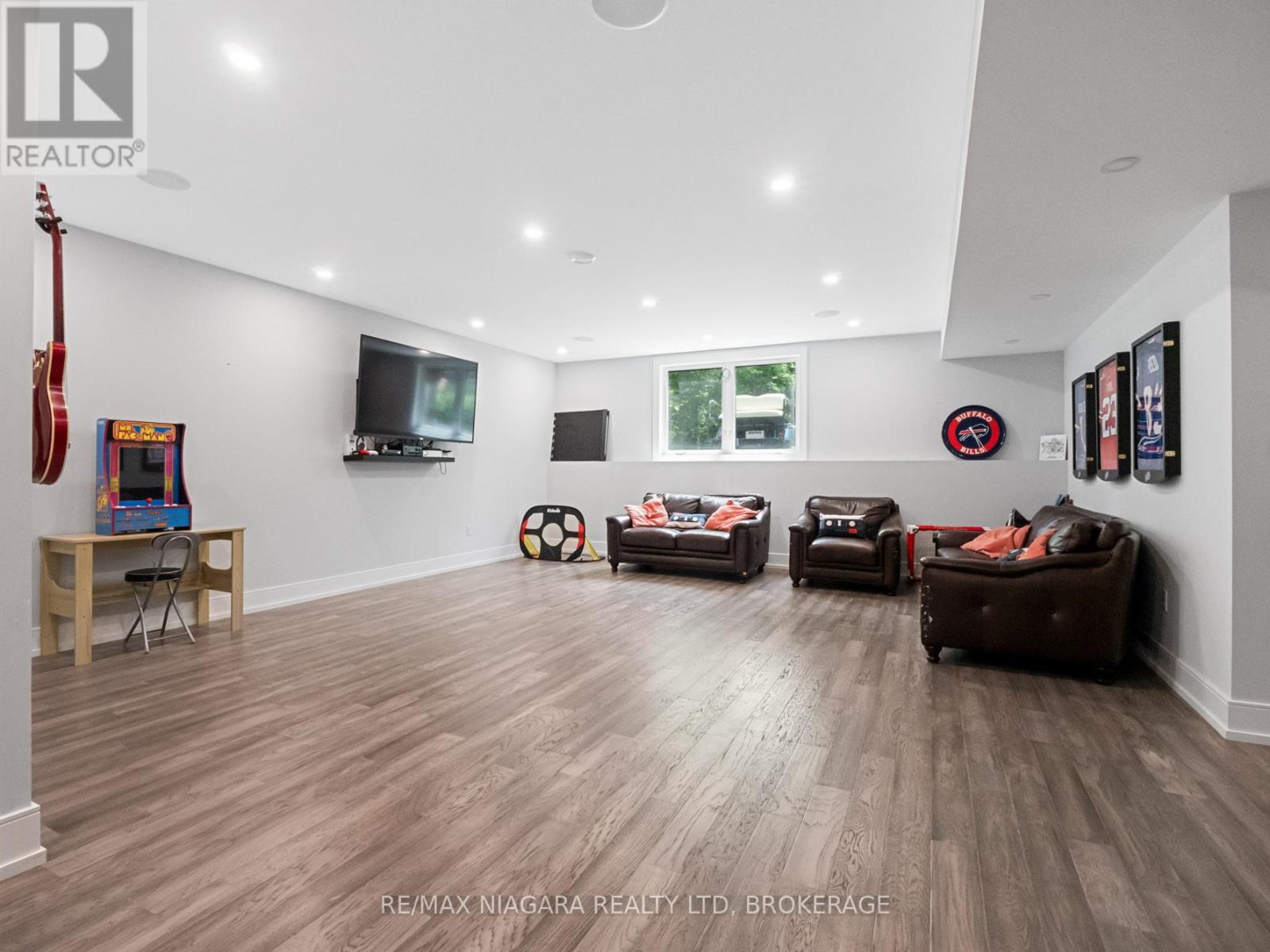 1563 Kingston Road, Fort Erie (334 - Crescent Park), Ontario  L2A 5M4 - Photo 35 - X12006742