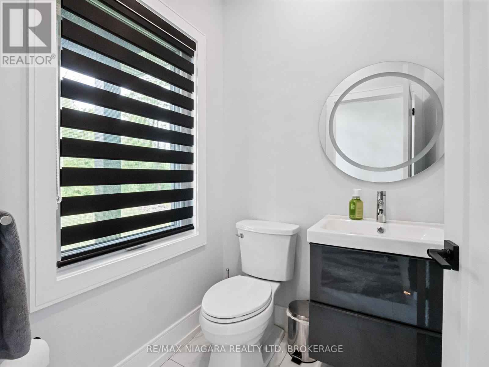 1563 Kingston Road, Fort Erie (334 - Crescent Park), Ontario  L2A 5M4 - Photo 6 - X12006742