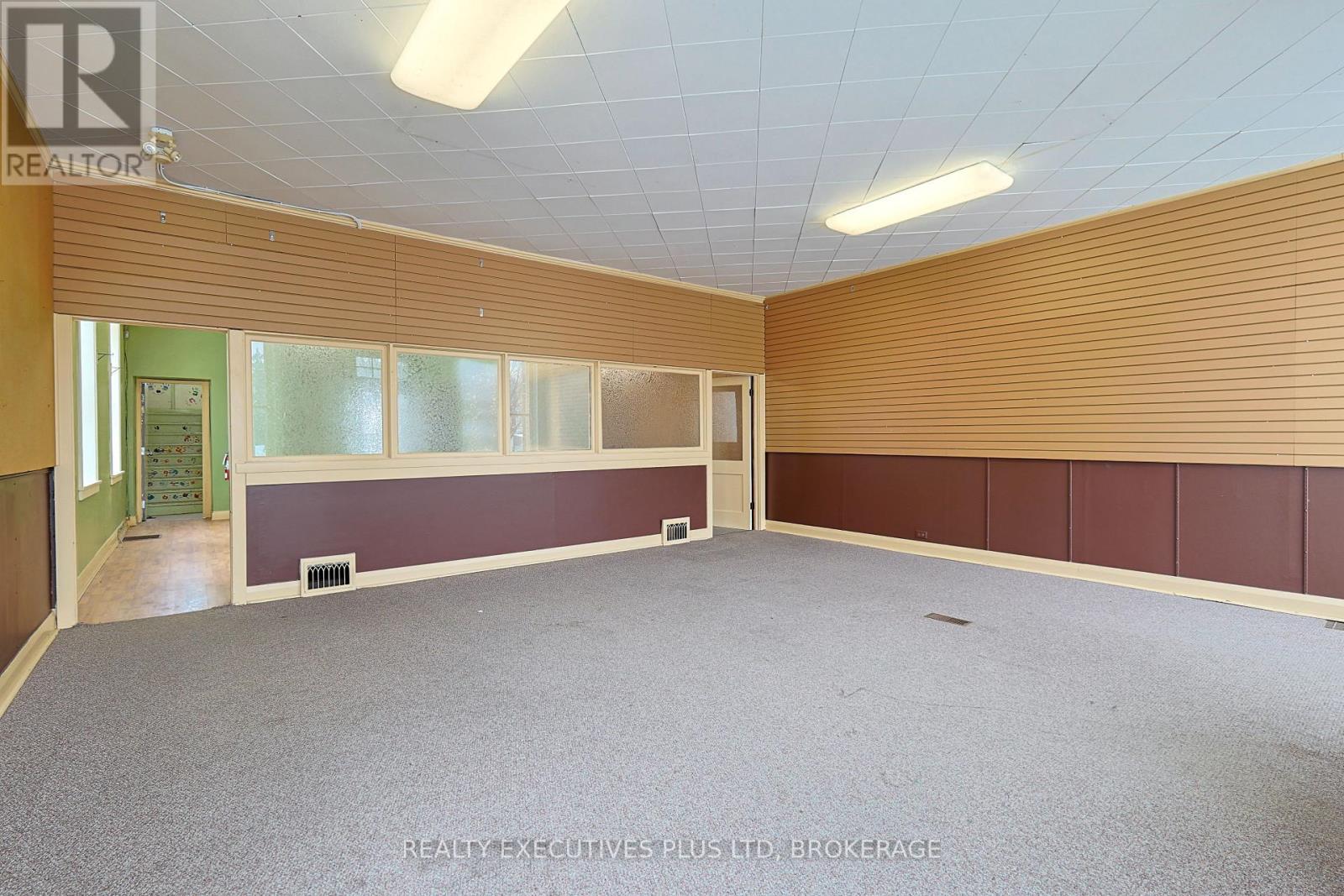 8196 Cummington Square W, Niagara Falls (223 - Chippawa), Ontario  L2G 6V9 - Photo 6 - X12007670