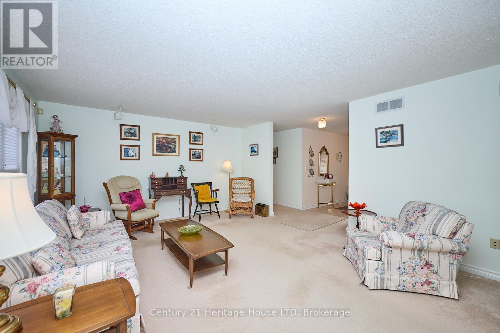 487 Albany Street, Fort Erie (Lakeshore), Ontario  L2A 6L6 - Photo 12 - X12007886