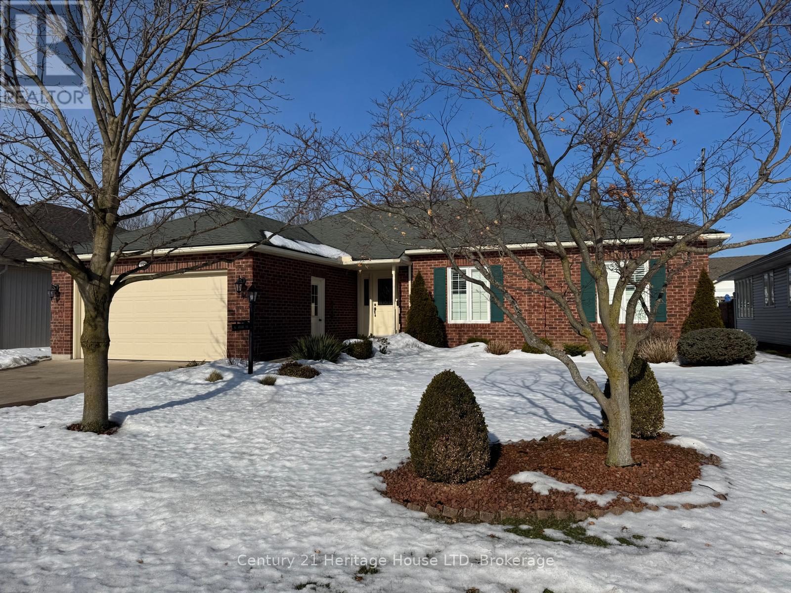 487 Albany Street, Fort Erie (Lakeshore), Ontario  L2A 6L6 - Photo 2 - X12007886