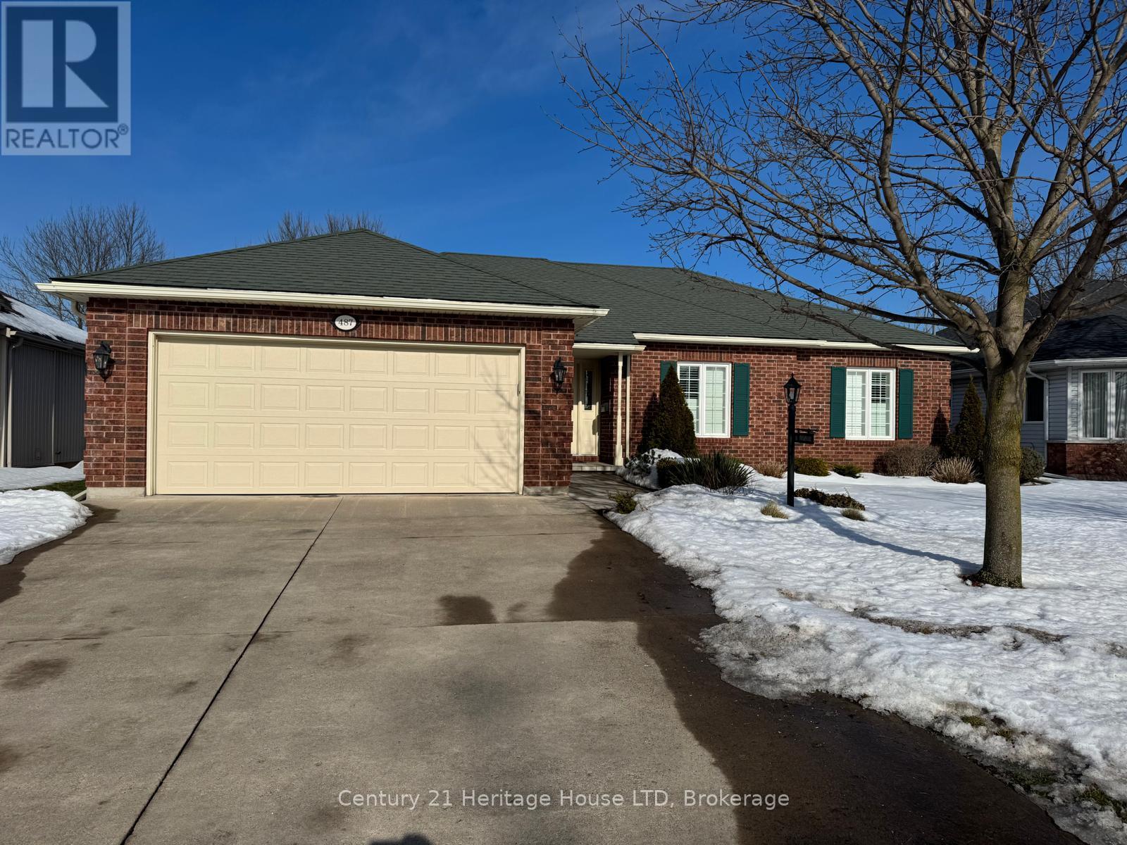 487 Albany Street, Fort Erie (Lakeshore), Ontario  L2A 6L6 - Photo 3 - X12007886