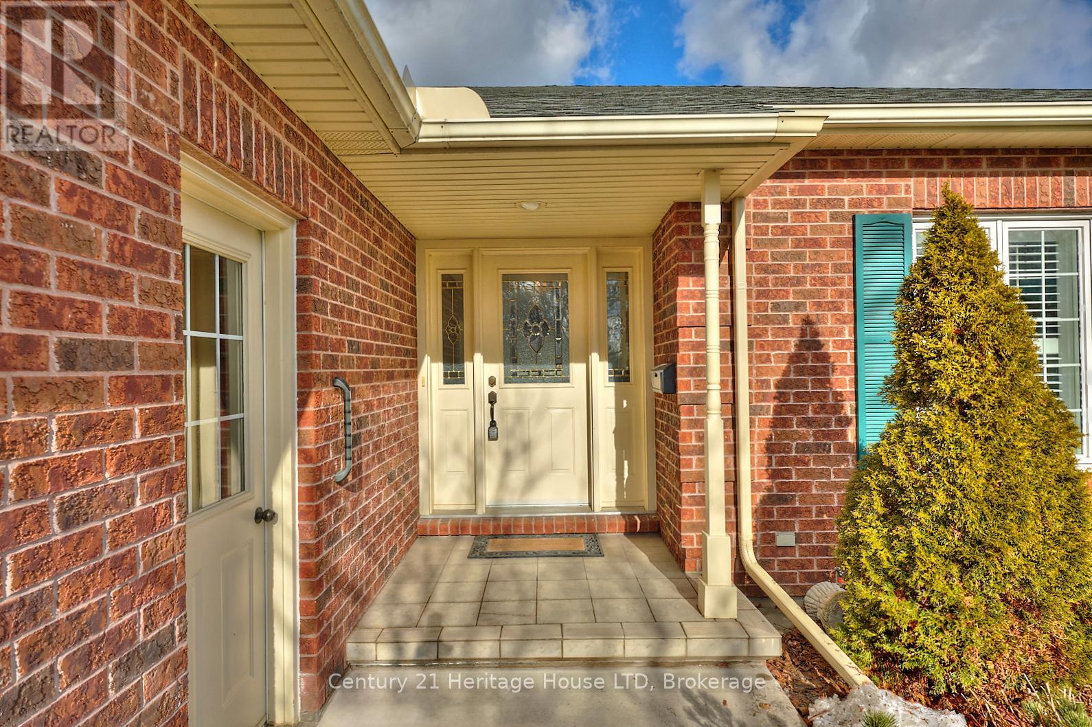 487 Albany Street, Fort Erie (Lakeshore), Ontario  L2A 6L6 - Photo 33 - X12007886