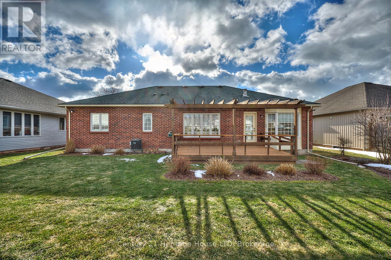 487 Albany Street, Fort Erie (Lakeshore), Ontario  L2A 6L6 - Photo 39 - X12007886
