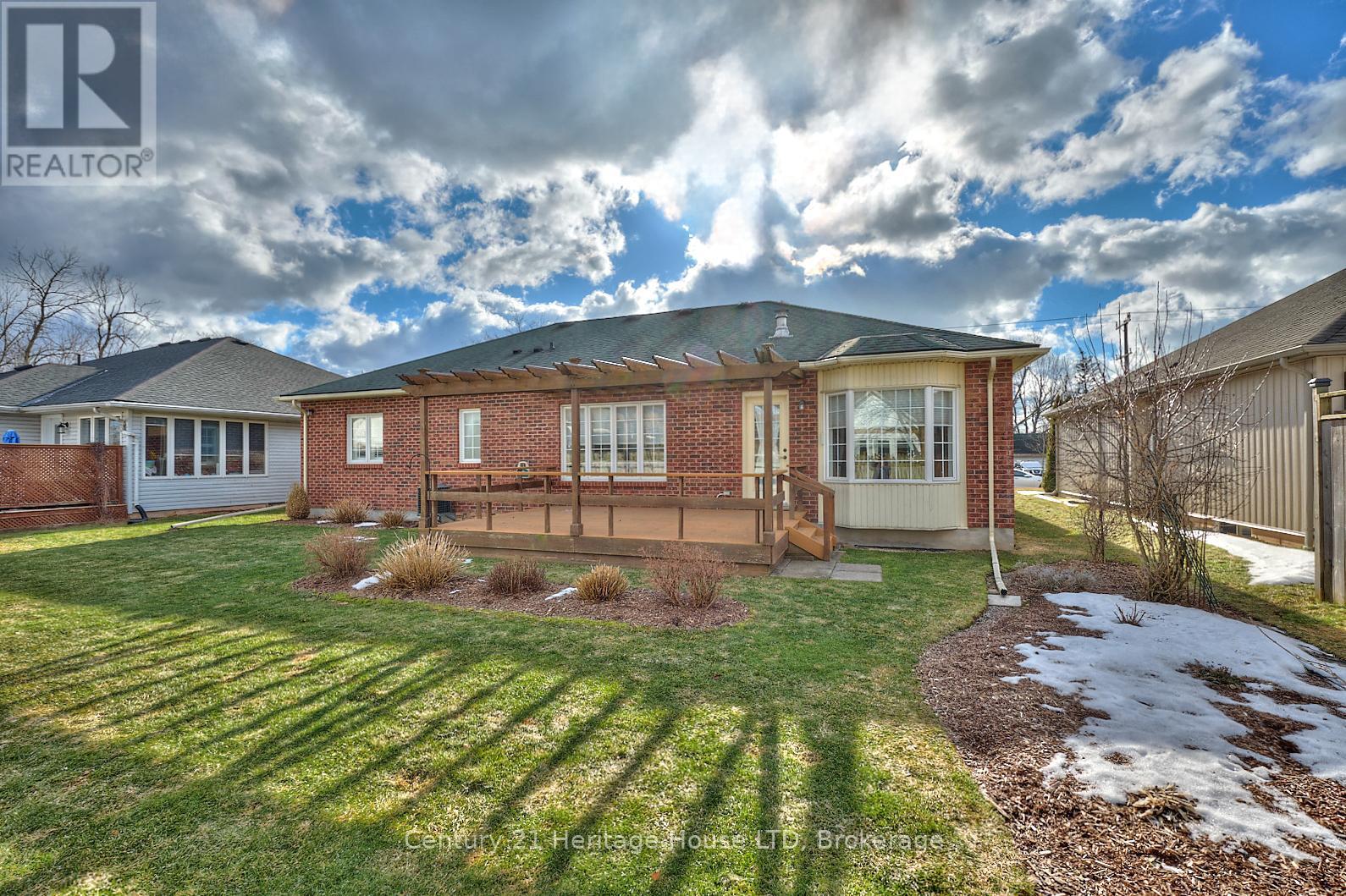487 Albany Street, Fort Erie (Lakeshore), Ontario  L2A 6L6 - Photo 40 - X12007886