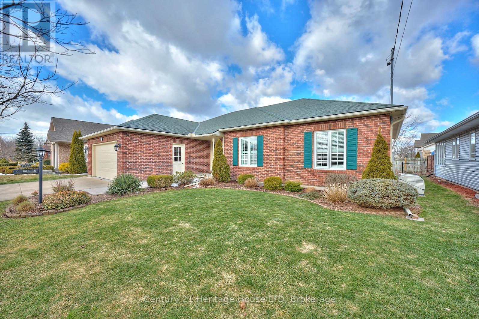 487 Albany Street, Fort Erie (Lakeshore), Ontario  L2A 6L6 - Photo 41 - X12007886