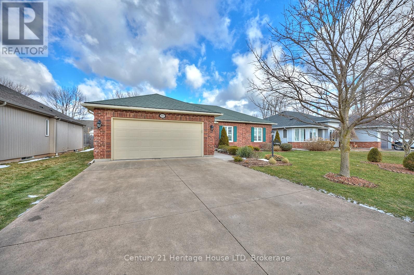 487 Albany Street, Fort Erie (Lakeshore), Ontario  L2A 6L6 - Photo 42 - X12007886