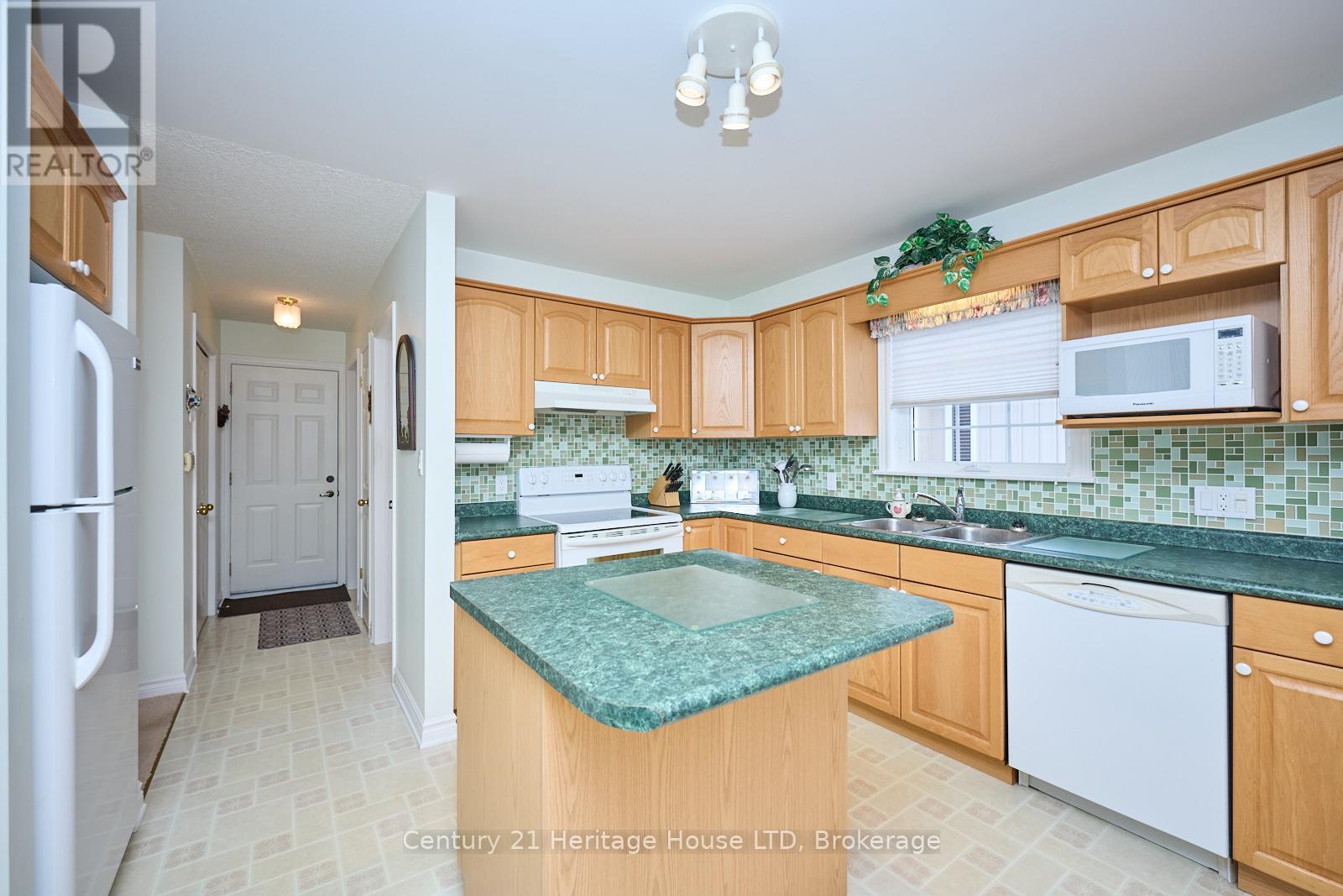 487 Albany Street, Fort Erie (Lakeshore), Ontario  L2A 6L6 - Photo 6 - X12007886