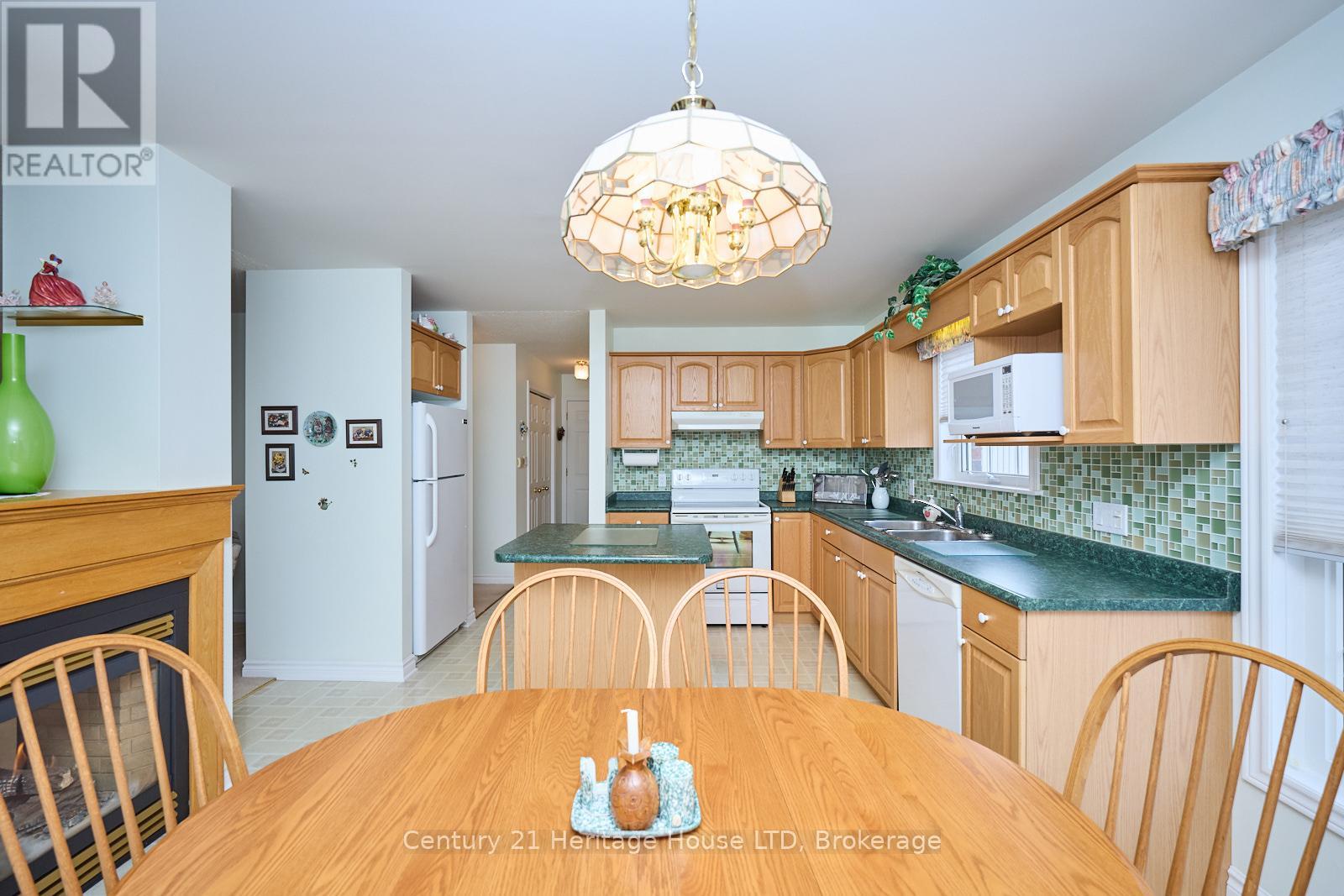 487 Albany Street, Fort Erie (Lakeshore), Ontario  L2A 6L6 - Photo 7 - X12007886