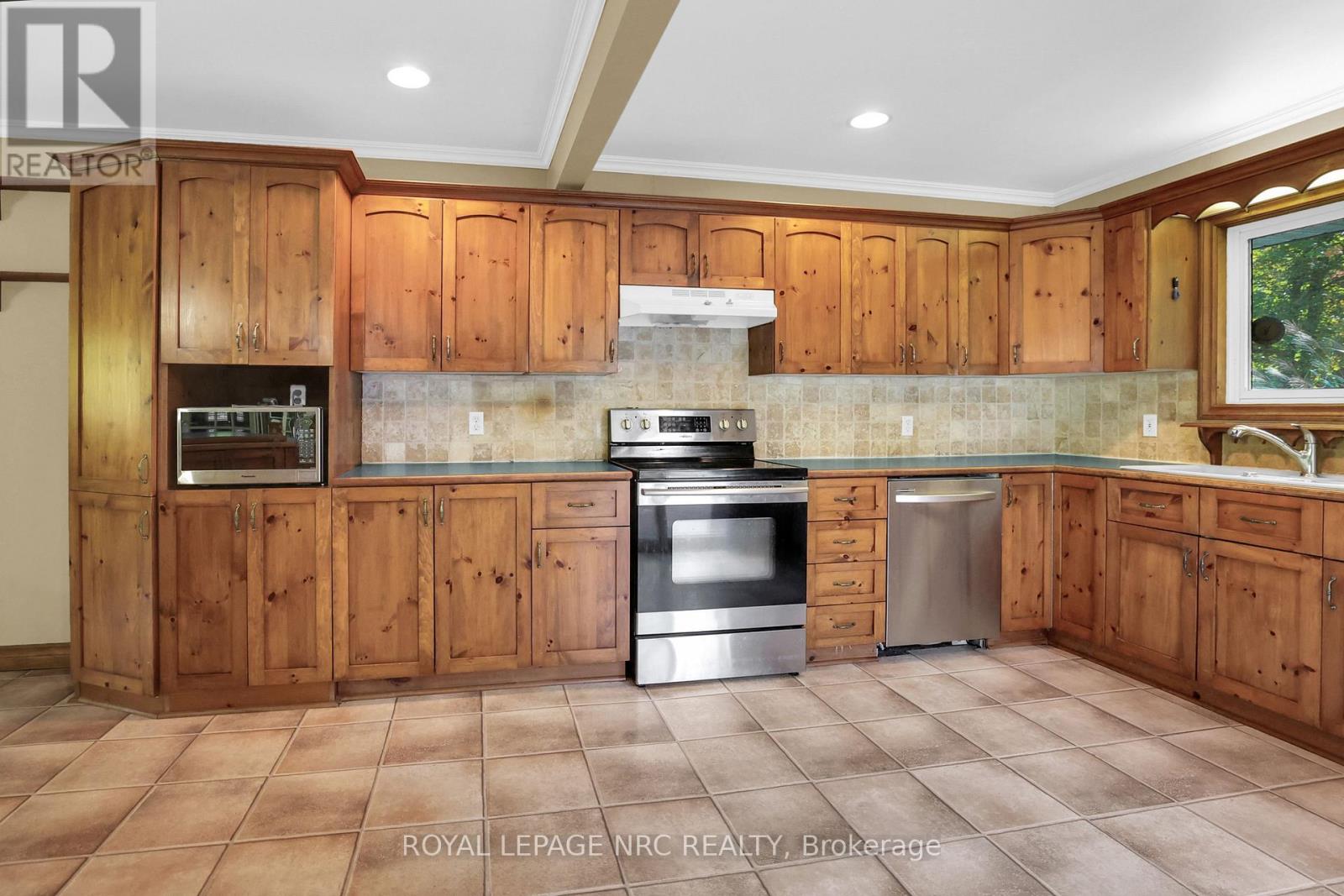4061 Firelane 13, Port Colborne (874 - Sherkston), Ontario  L0S 1R0 - Photo 10 - X12008242