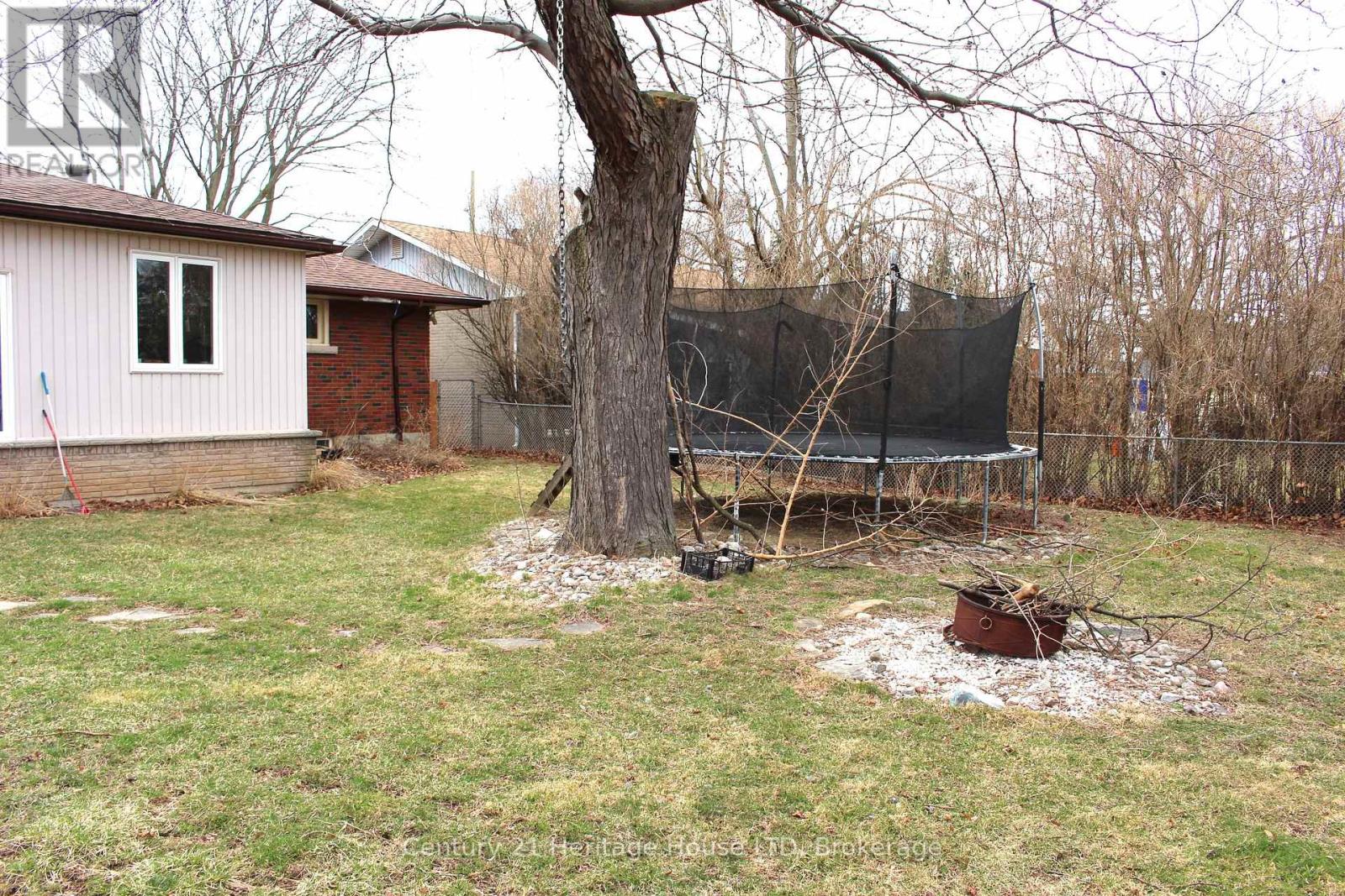 Basement - 16 Murray Street, St. Catharines (Vine/linwell), Ontario  L2M 1S4 - Photo 7 - X12008748