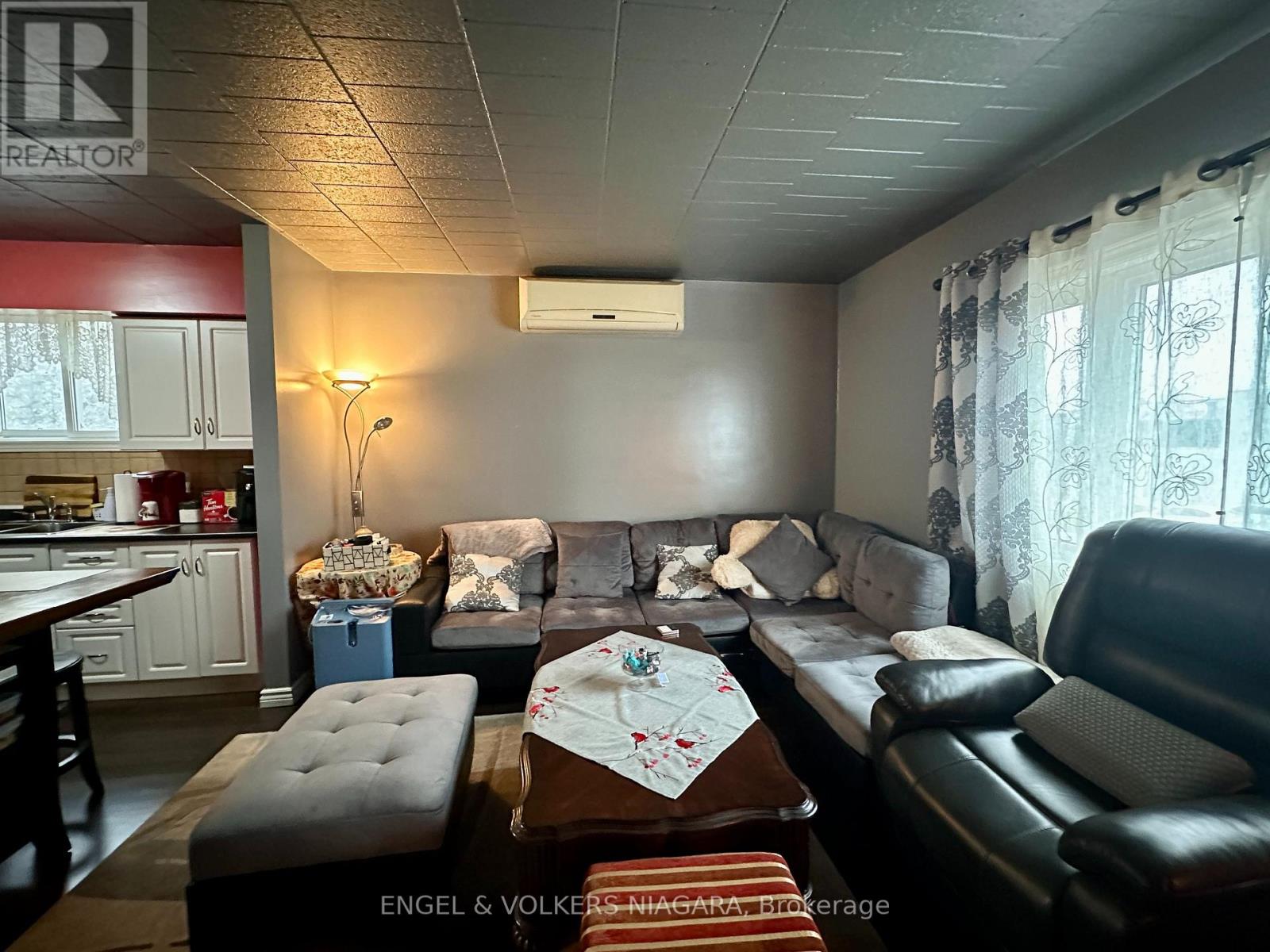 5844 Ferry Street, Niagara Falls (216 - Dorchester), Ontario  L2G 1S9 - Photo 10 - X12009106