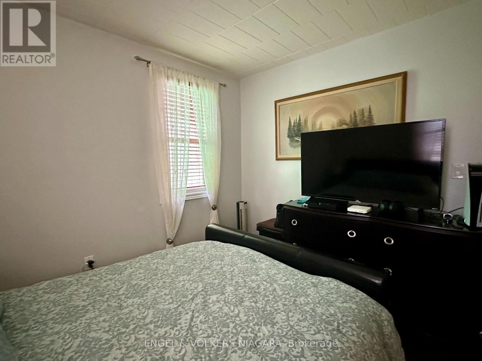 5844 Ferry Street, Niagara Falls (216 - Dorchester), Ontario  L2G 1S9 - Photo 15 - X12009106