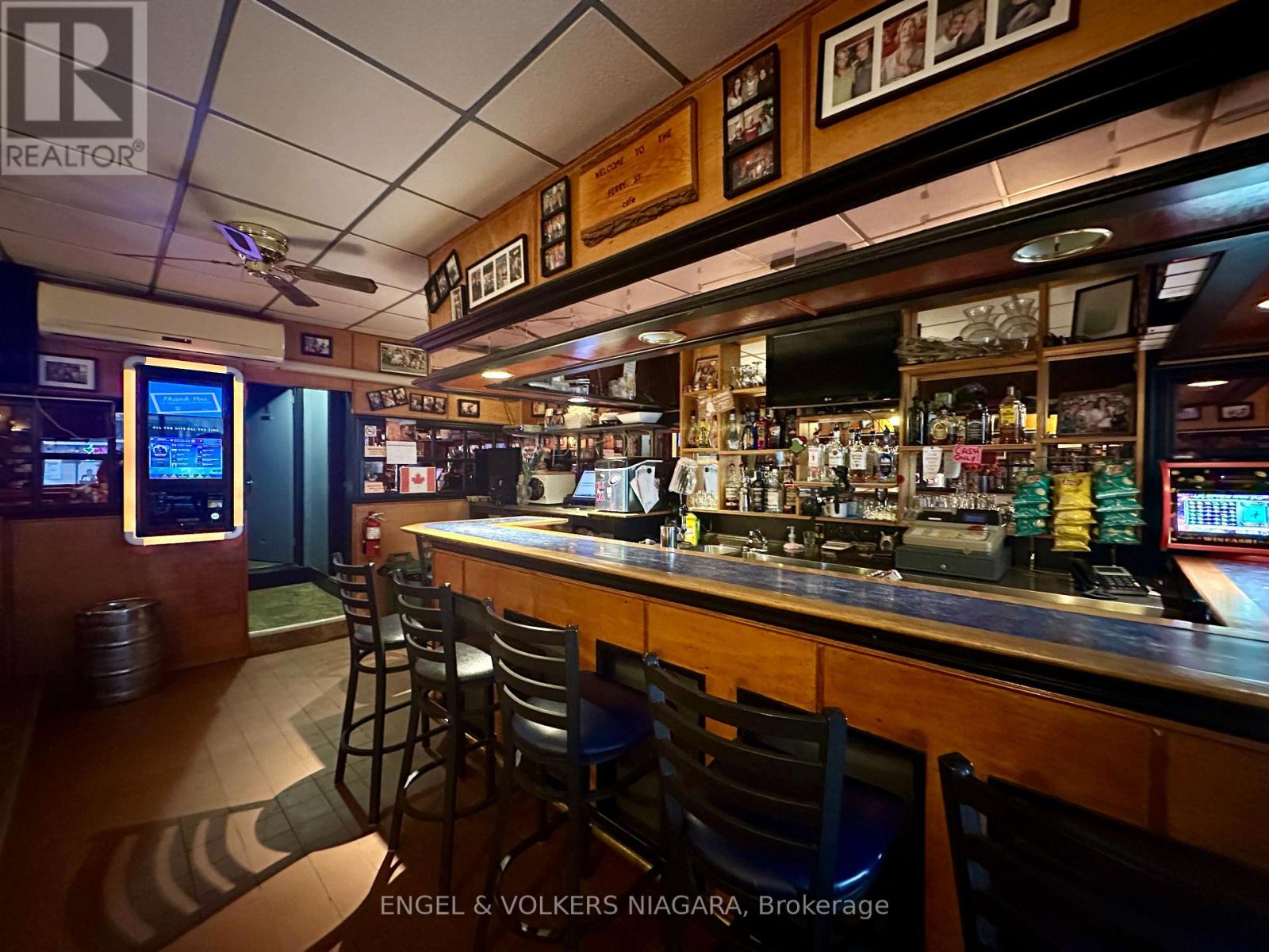 5844 Ferry Street, Niagara Falls (216 - Dorchester), Ontario  L2G 1S9 - Photo 3 - X12009106