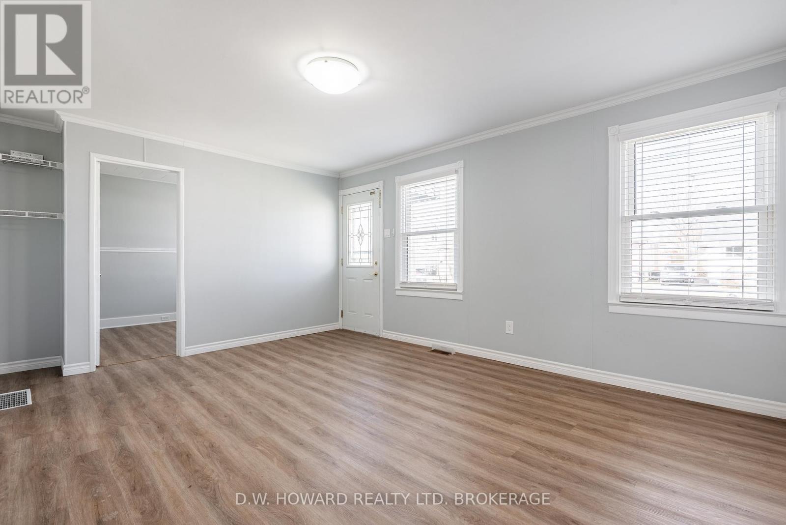 41 Aberdeen Court, Fort Erie (332 - Central), Ontario  L2A 3Z1 - Photo 2 - X12009149