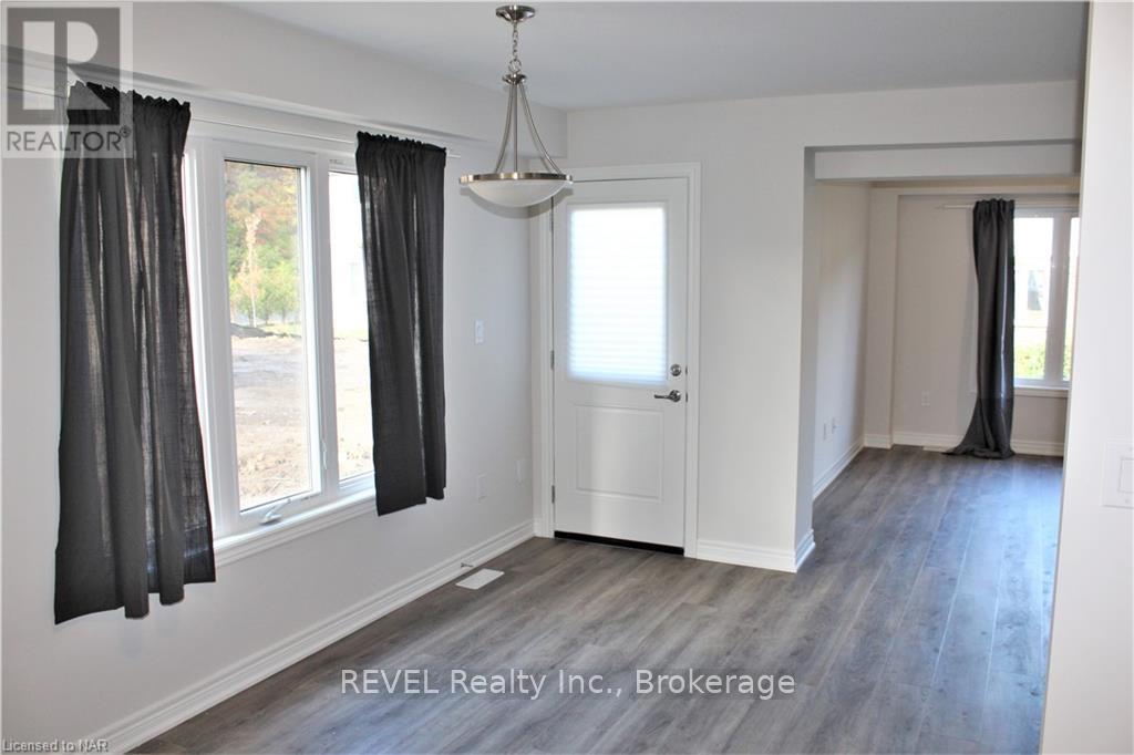 7 Hawthorn Avenue, Thorold (558 - Confederation Heights), Ontario  L2V 0H9 - Photo 6 - X12011785
