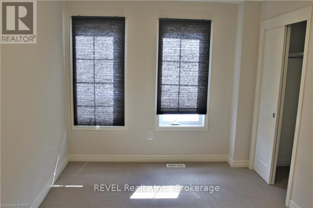 7 Hawthorn Avenue, Thorold (558 - Confederation Heights), Ontario  L2V 0H9 - Photo 8 - X12011785