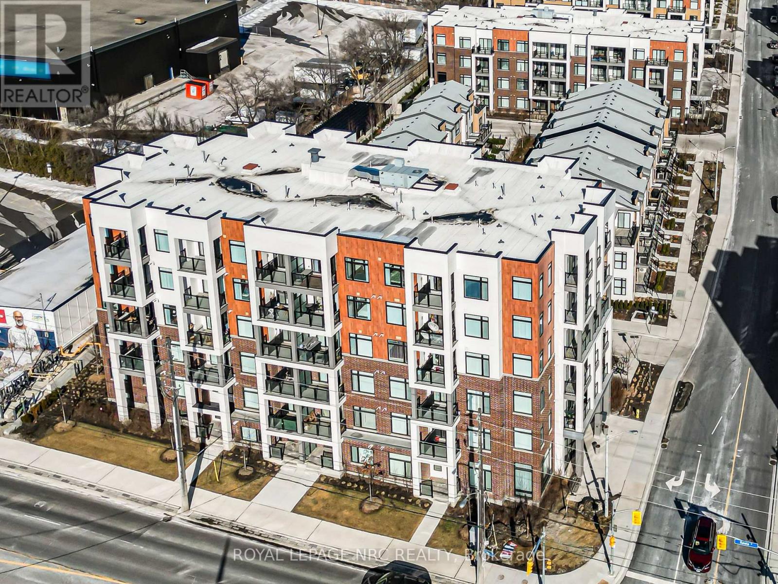409 - 160 Canon Jackson Drive, Toronto (Beechborough-Greenbrook), Ontario  M6M 0B7 - Photo 2 - W12012699