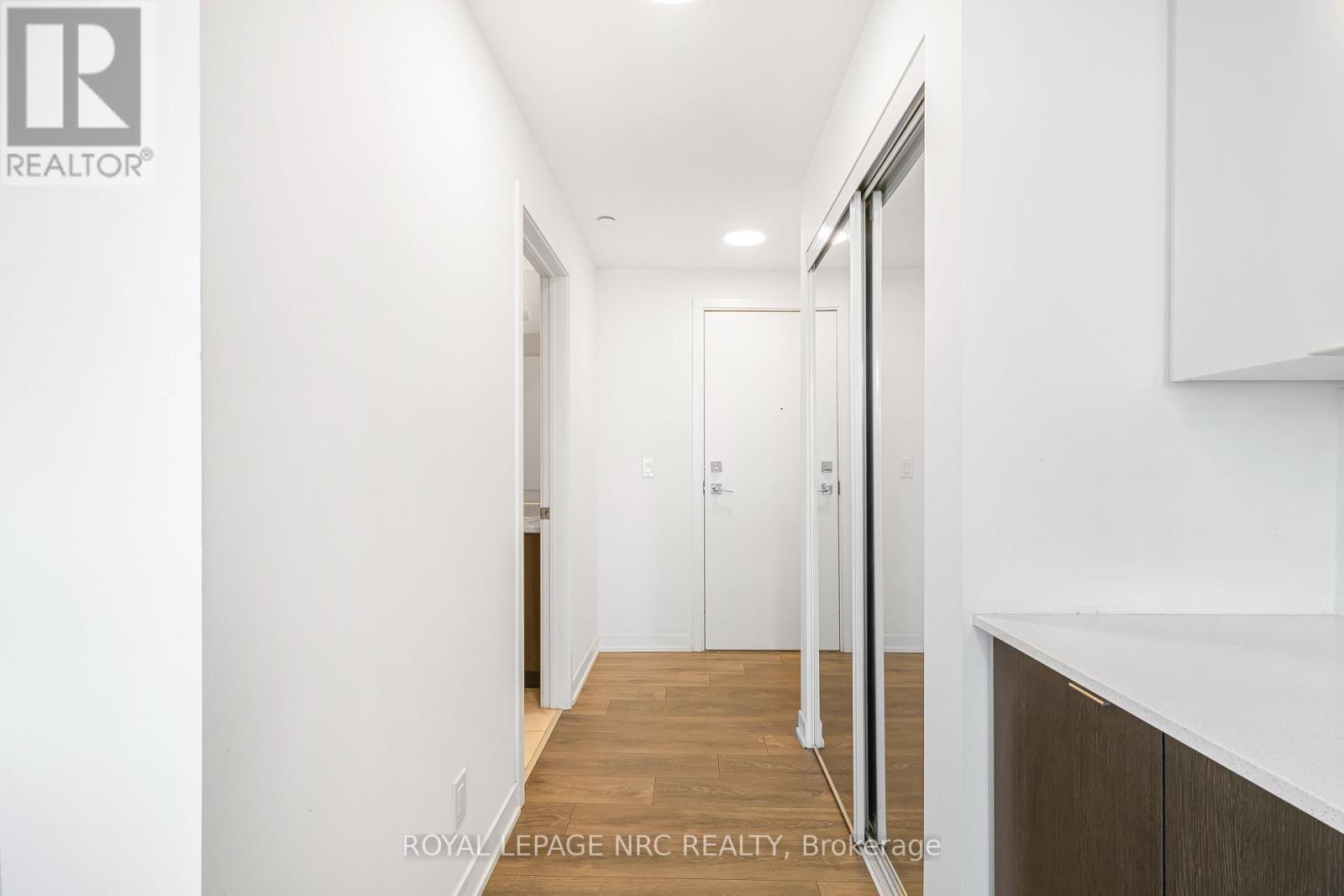 409 - 160 Canon Jackson Drive, Toronto (Beechborough-Greenbrook), Ontario  M6M 0B7 - Photo 5 - W12012699