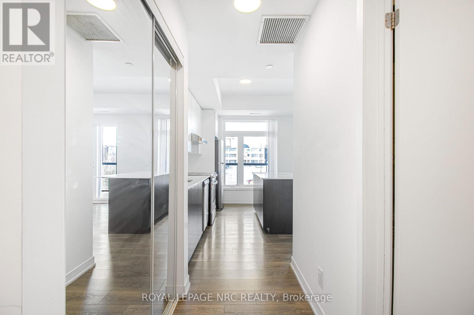 409 - 160 Canon Jackson Drive, Toronto (Beechborough-Greenbrook), Ontario  M6M 0B7 - Photo 6 - W12012699