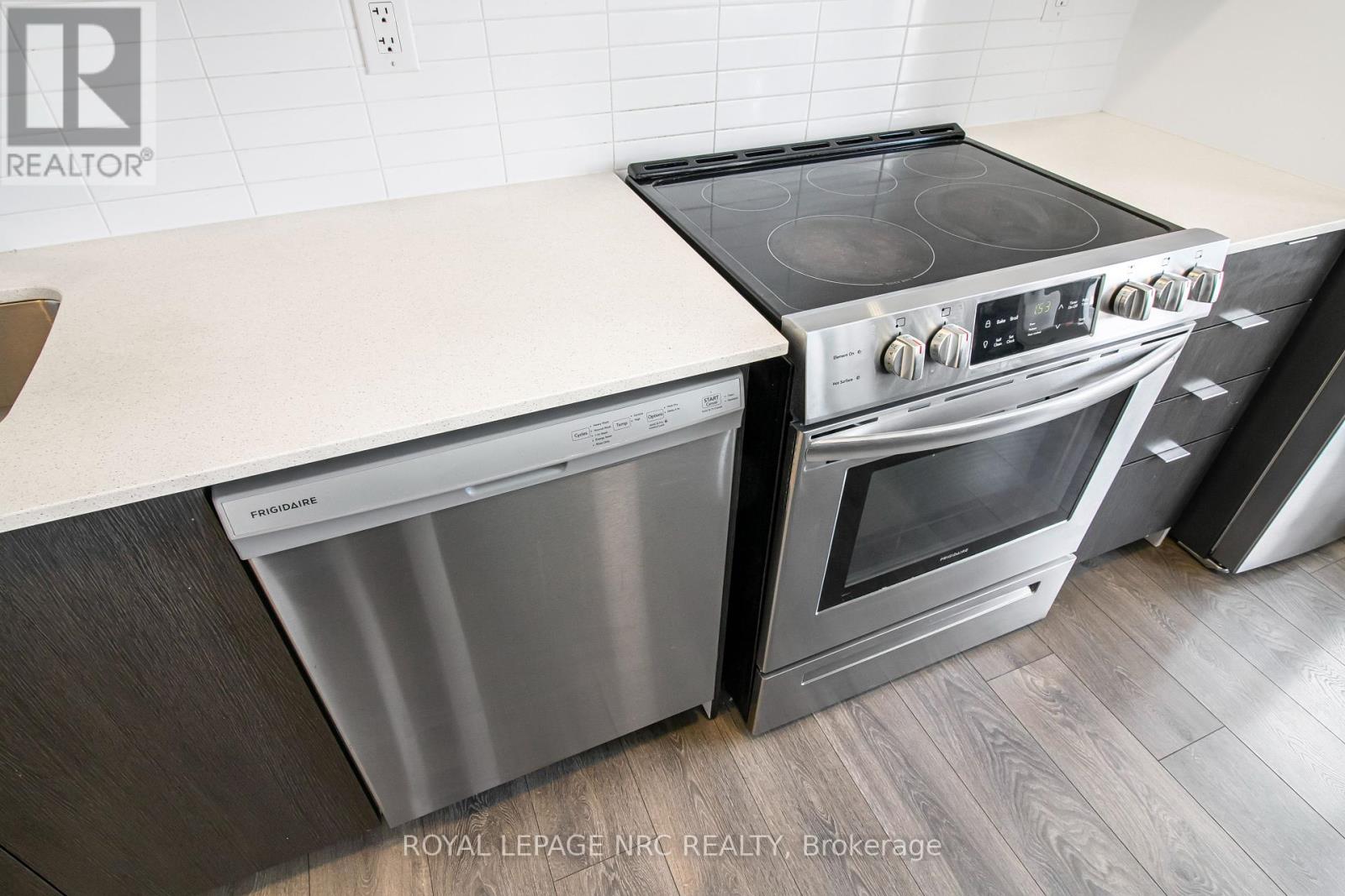 409 - 160 Canon Jackson Drive, Toronto (Beechborough-Greenbrook), Ontario  M6M 0B7 - Photo 8 - W12012699