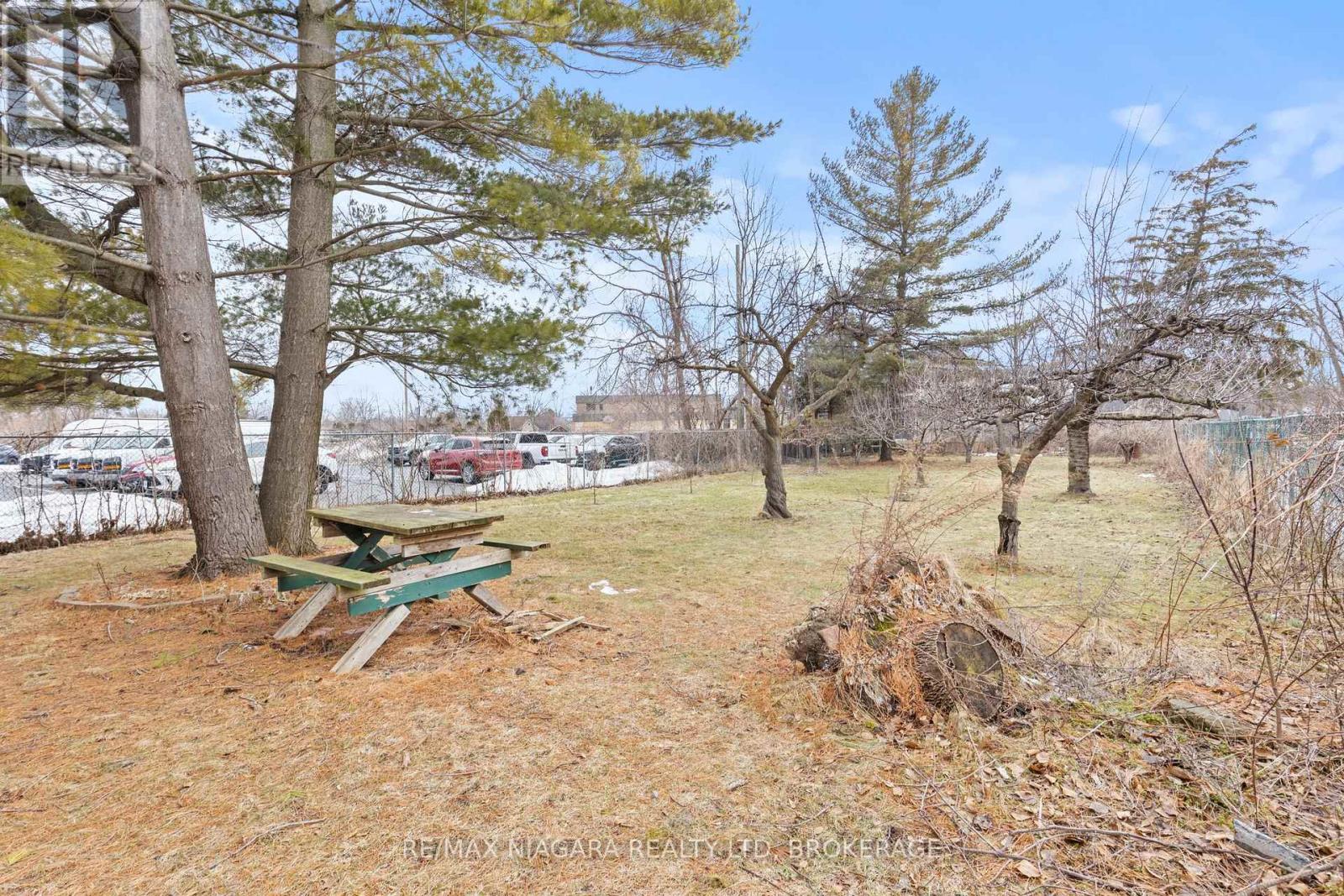 1530 Niagara Stone Road, Niagara-On-The-Lake (108 - Virgil), Ontario  L0S 1J0 - Photo 5 - X12013133