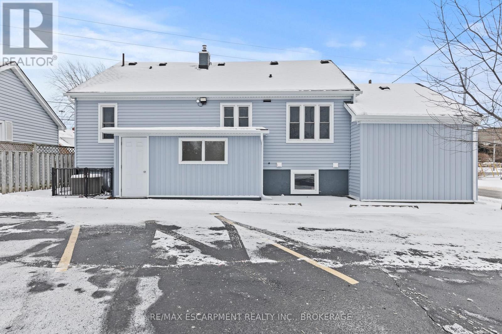 Room - 249 Carlton Street, St. Catharines (446 - Fairview), Ontario  L2N 1B6 - Photo 14 - X12014991