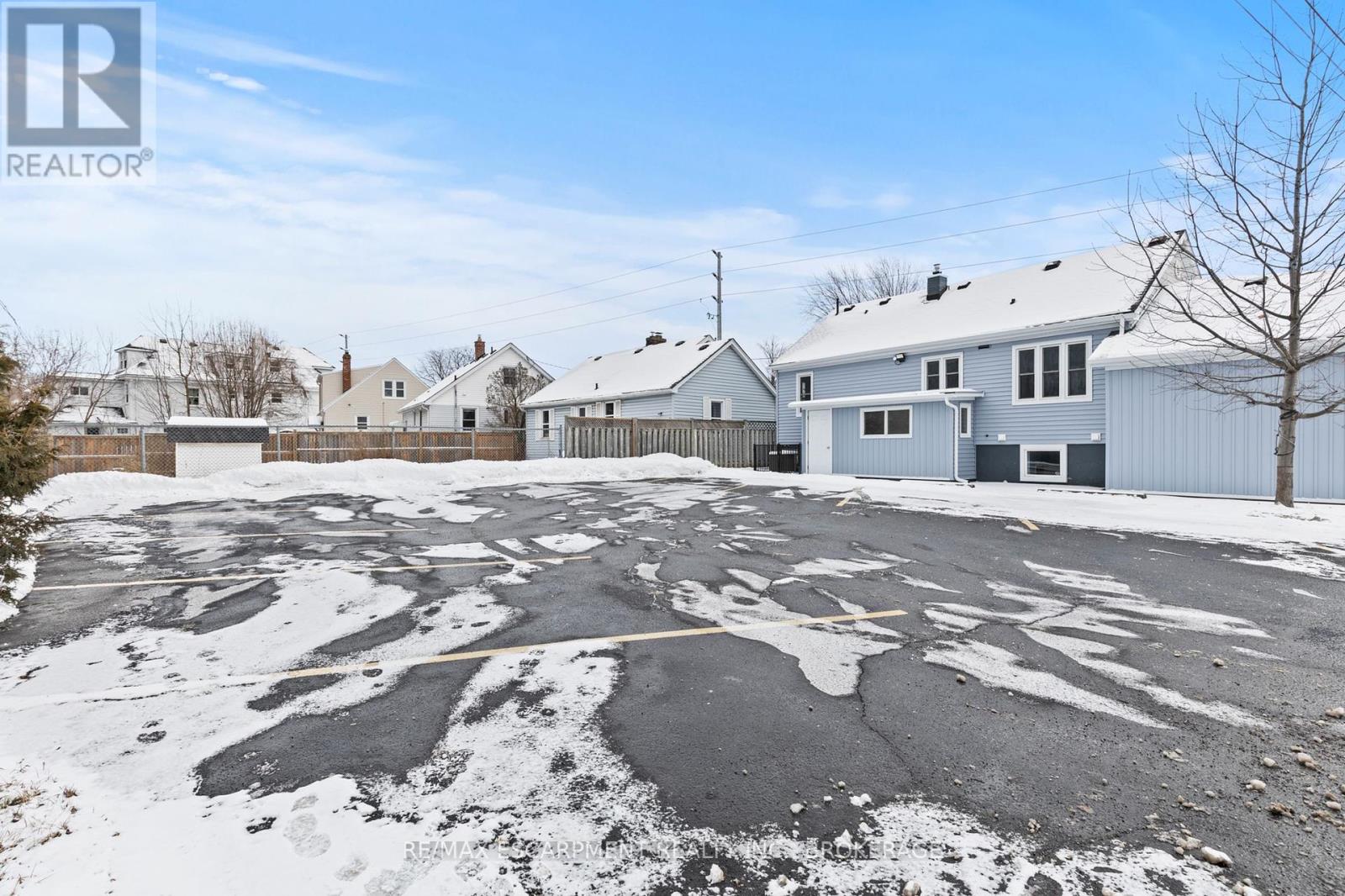 Room - 249 Carlton Street, St. Catharines (446 - Fairview), Ontario  L2N 1B6 - Photo 15 - X12014991