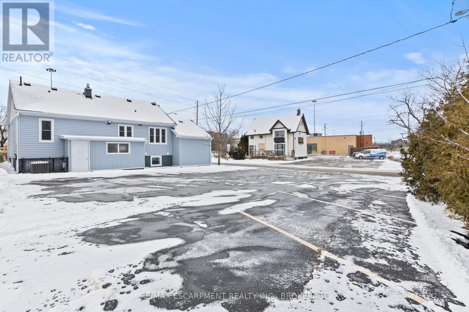 Room - 249 Carlton Street, St. Catharines (446 - Fairview), Ontario  L2N 1B6 - Photo 16 - X12014991
