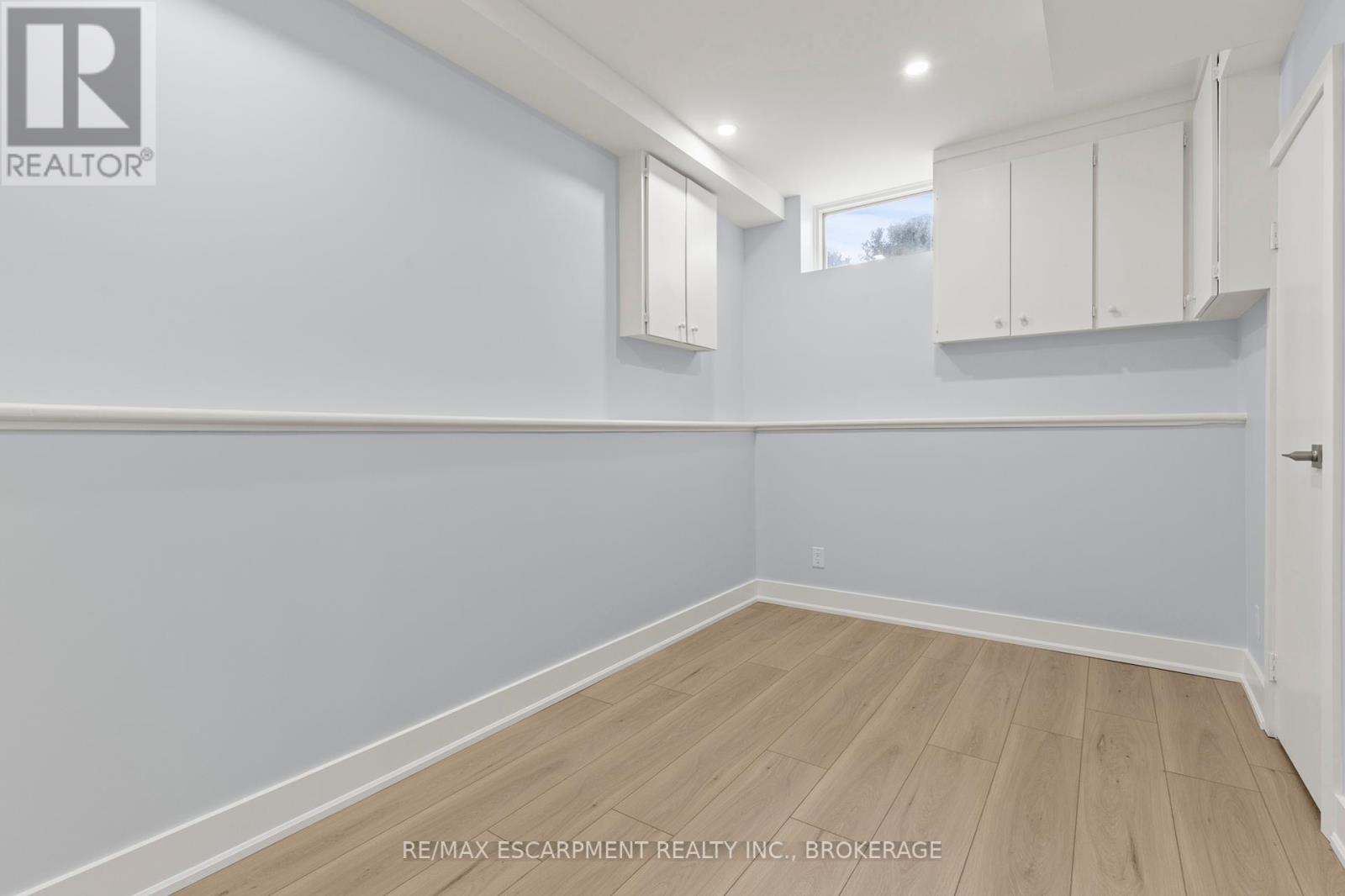 Room - 249 Carlton Street, St. Catharines (446 - Fairview), Ontario  L2N 1B6 - Photo 7 - X12014991