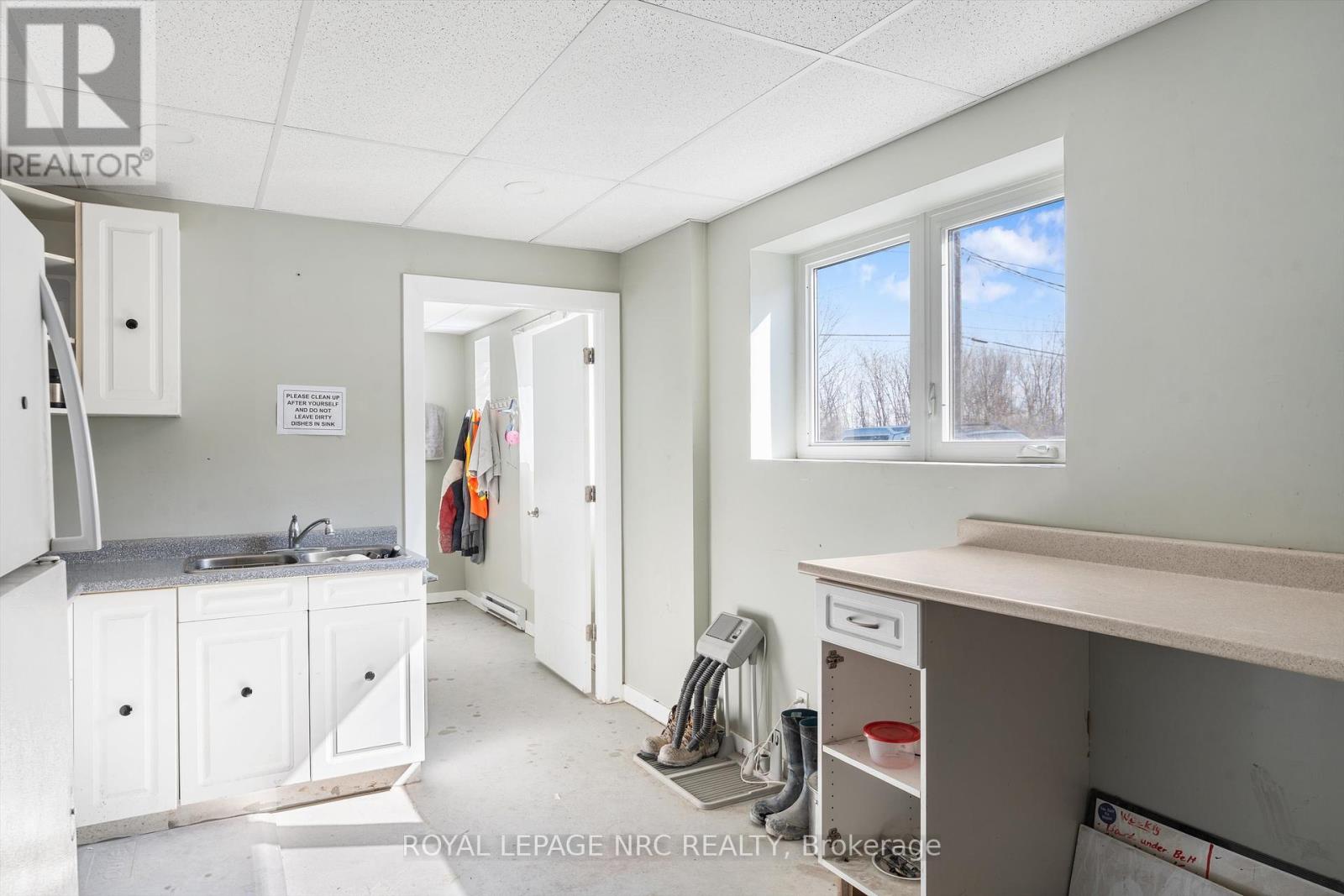 23 Neilson Avenue, St. Catharines (447 - Cushman/industrial), Ontario  L2M 5V9 - Photo 12 - X12015354