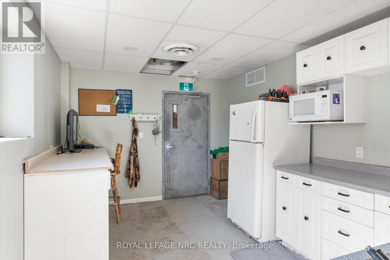 23 Neilson Avenue, St. Catharines (447 - Cushman/industrial), Ontario  L2M 5V9 - Photo 14 - X12015354